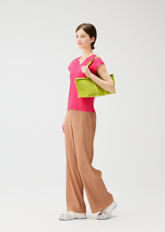 PLEATS BOSTON BAG、バッグ&財布_ハンドバッグ、着用画像1