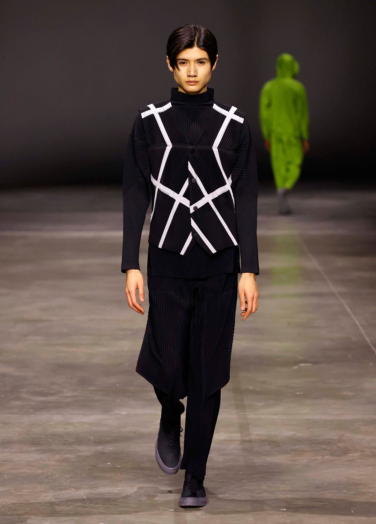 HOMME PLISSÉ ISSEY MIYAKE AUTUMN WINTER 2023/24 コレクション 22