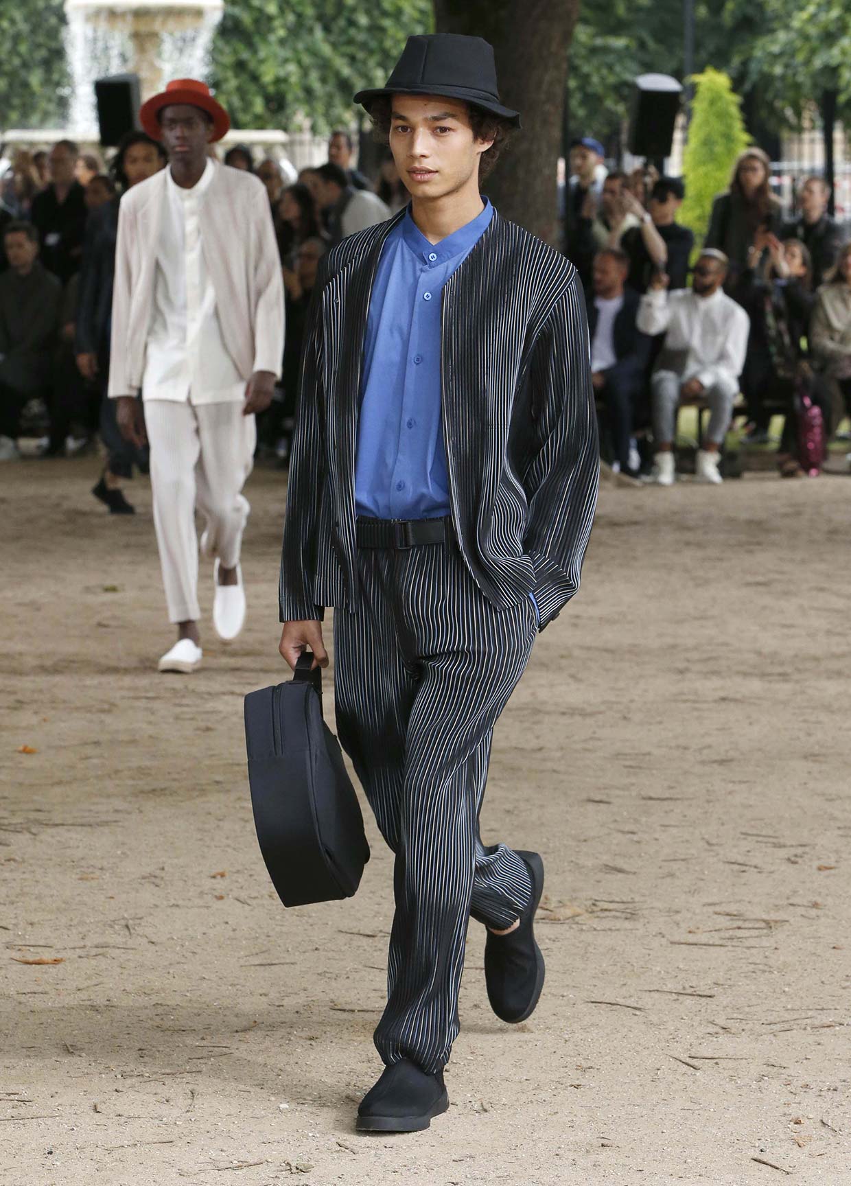HOMME PLISSÉ ISSEY MIYAKE SPRING SUMMER 2020 コレクション 11