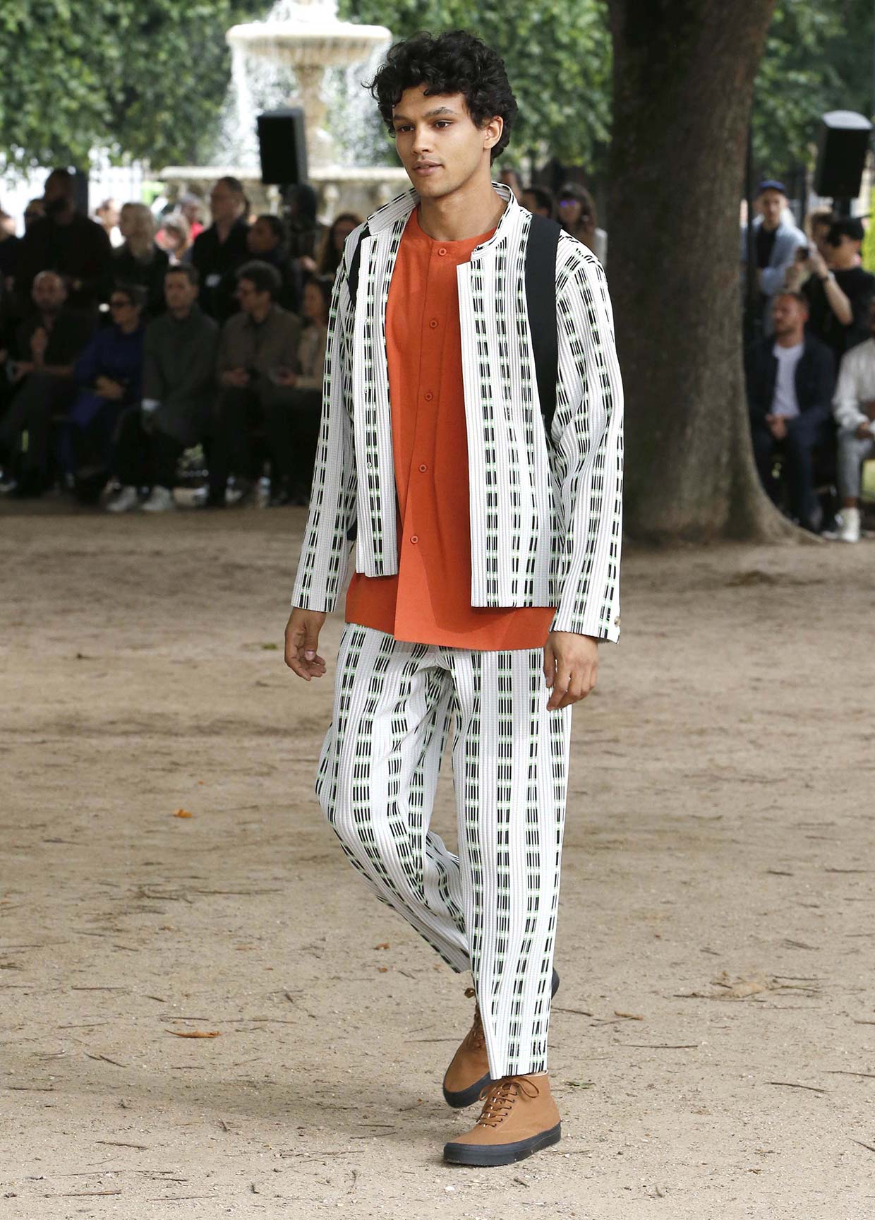 HOMME PLISSÉ ISSEY MIYAKE SPRING SUMMER 2020 コレクション 14