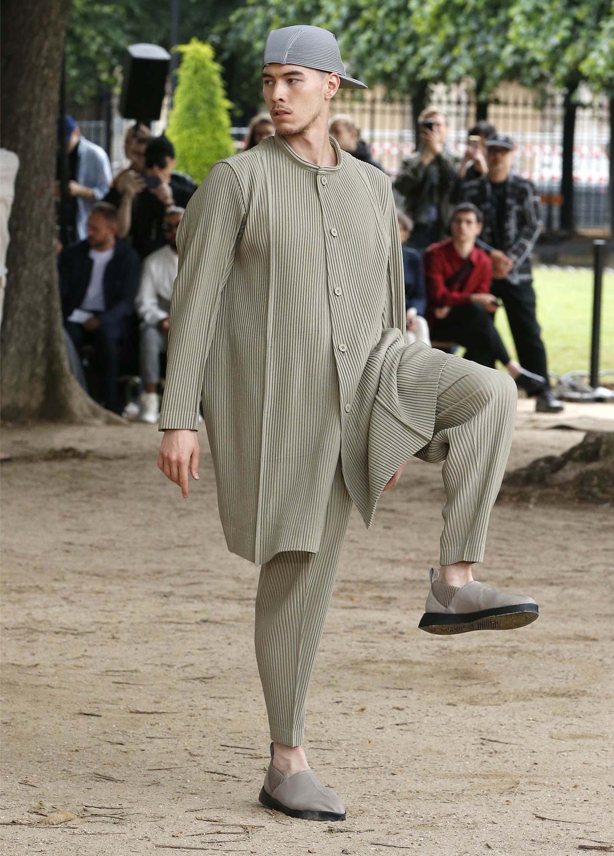 HOMME PLISSÉ ISSEY MIYAKE SPRING SUMMER 2020 コレクション 19