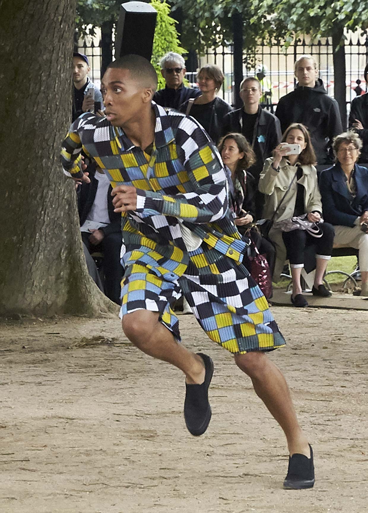 HOMME PLISSÉ ISSEY MIYAKE SPRING SUMMER 2020 コレクション 36