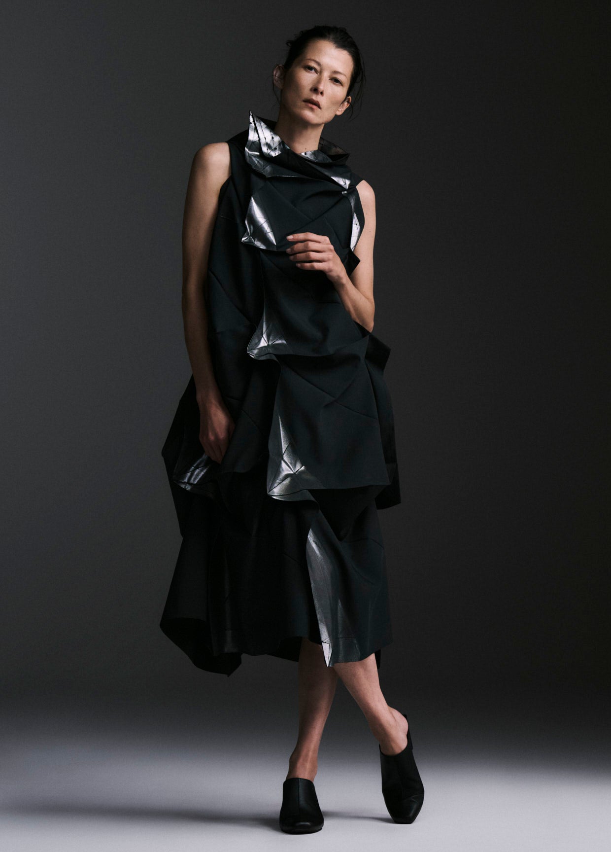 132 5. ISSEY MIYAKE LOOK 04
