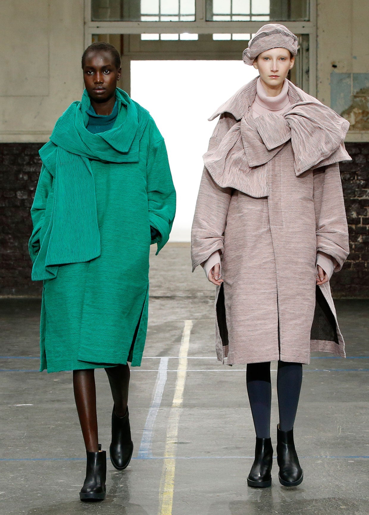 ISSEY MIYAKE AUTUMN WINTER 2019 コレクション03_04