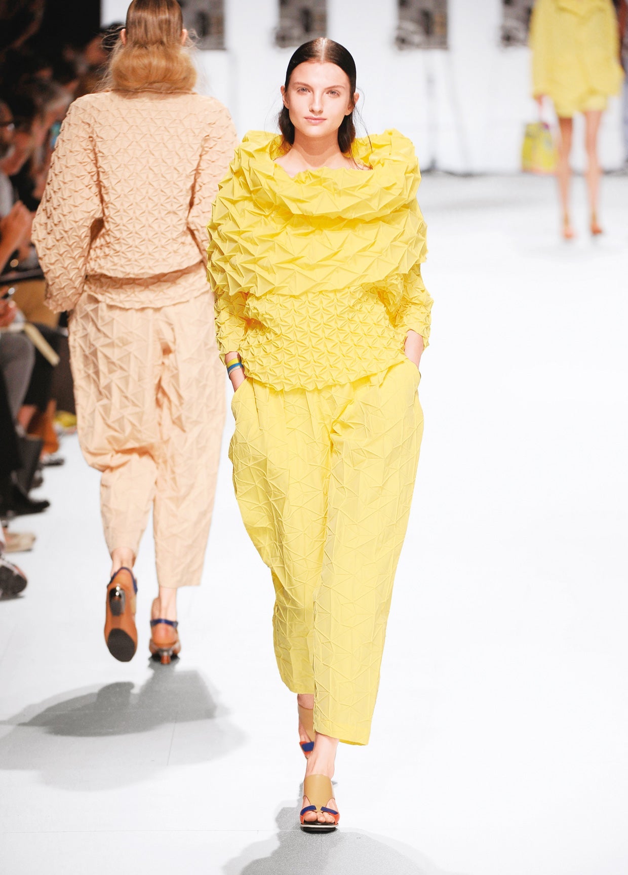 ISSEY MIYAKE SPRING SUMMER 2015 コレクション 21