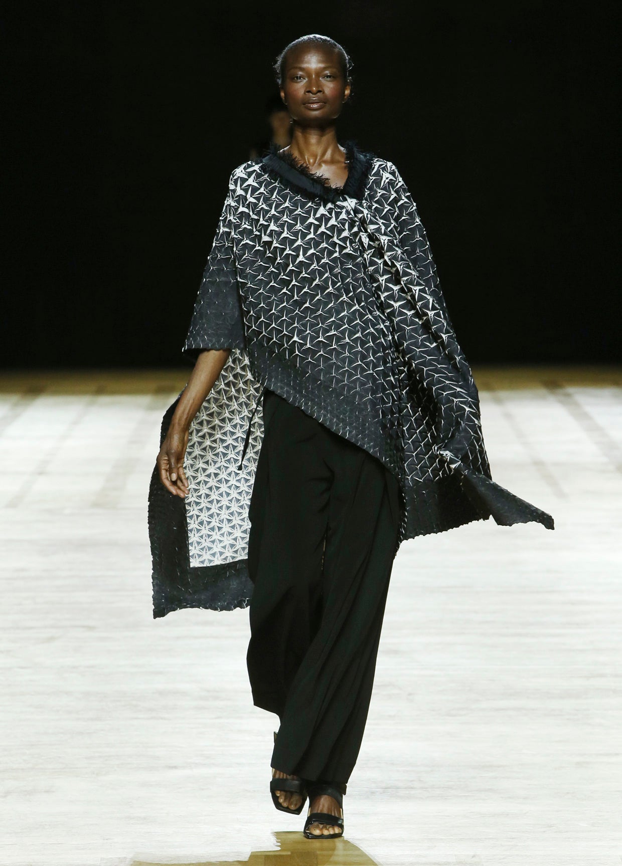 ISSEY MIYAKE SPRING SUMMER 2018 コレクション01
