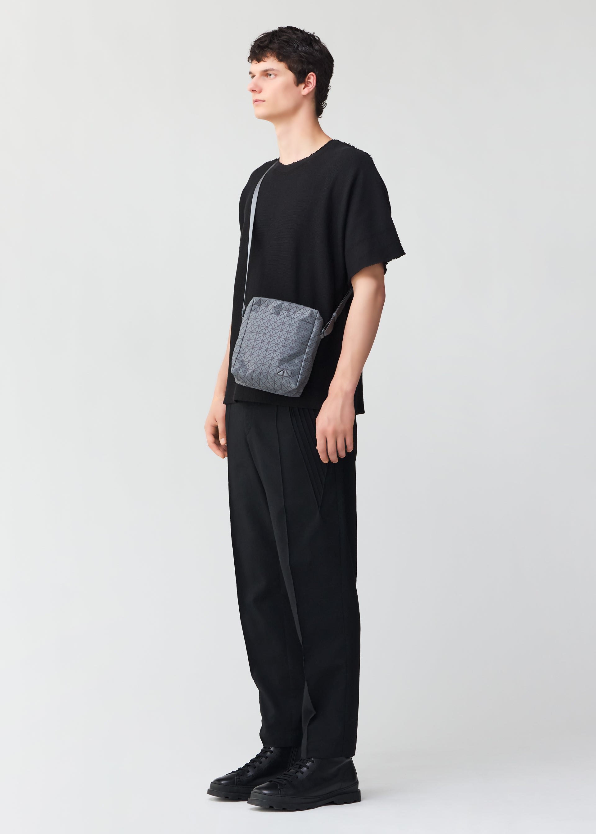 VOYAGER ONE-TONE、バッグ&財布_ショルダーバッグ、着用画像1