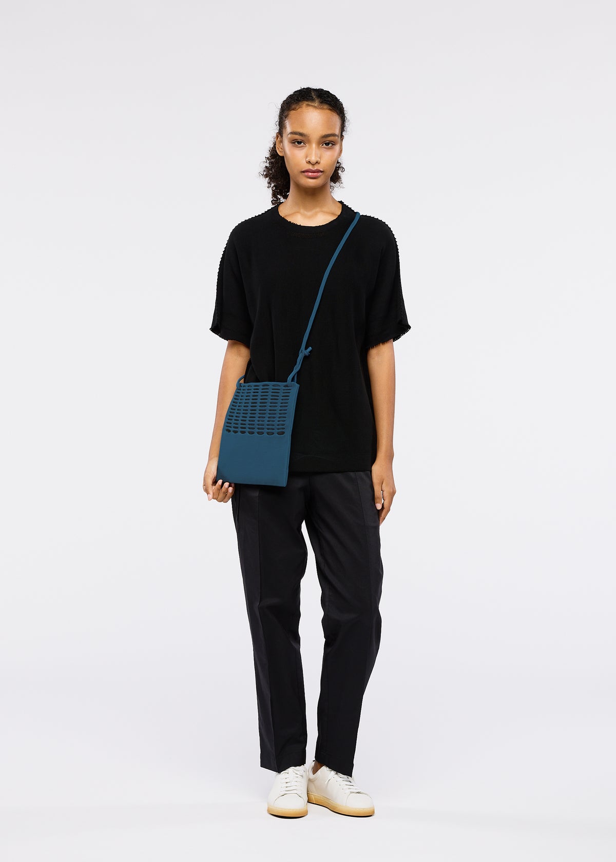 MOKKO FLAP POUCH、バッグ&財布_ショルダーバッグ、着用画像2