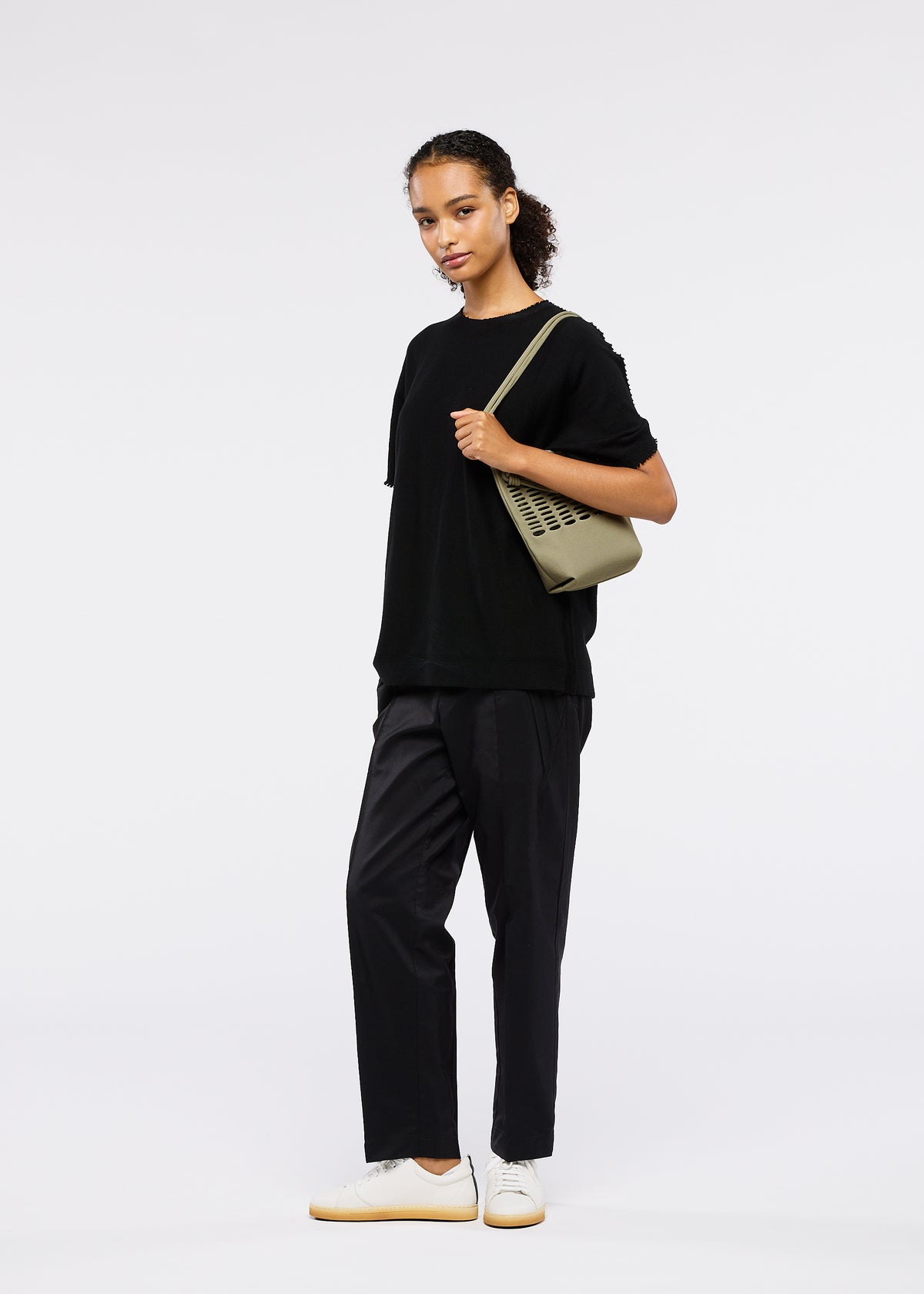 MOKKO FLAP POUCH、バッグ&財布_ショルダーバッグ、着用画像3