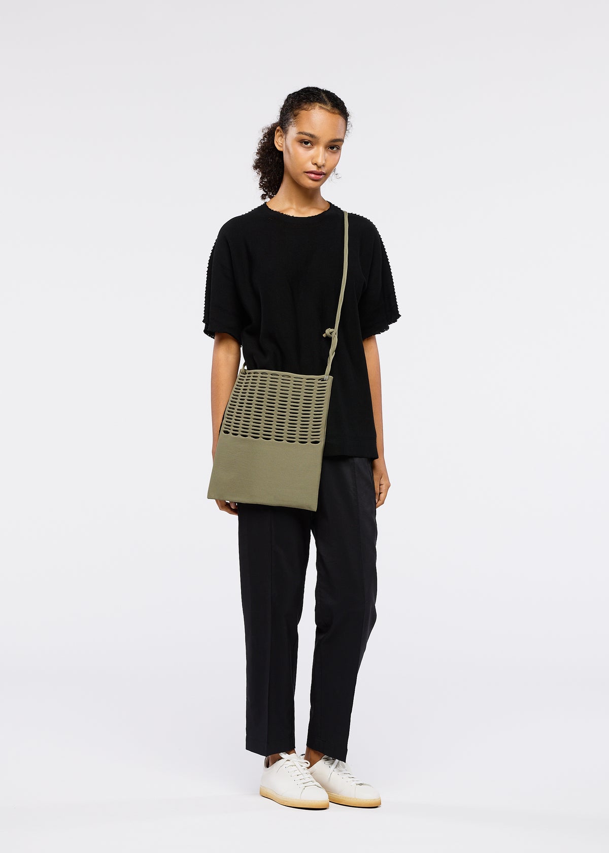 MOKKO FLAP POUCH、バッグ&財布_ショルダーバッグ、着用画像2