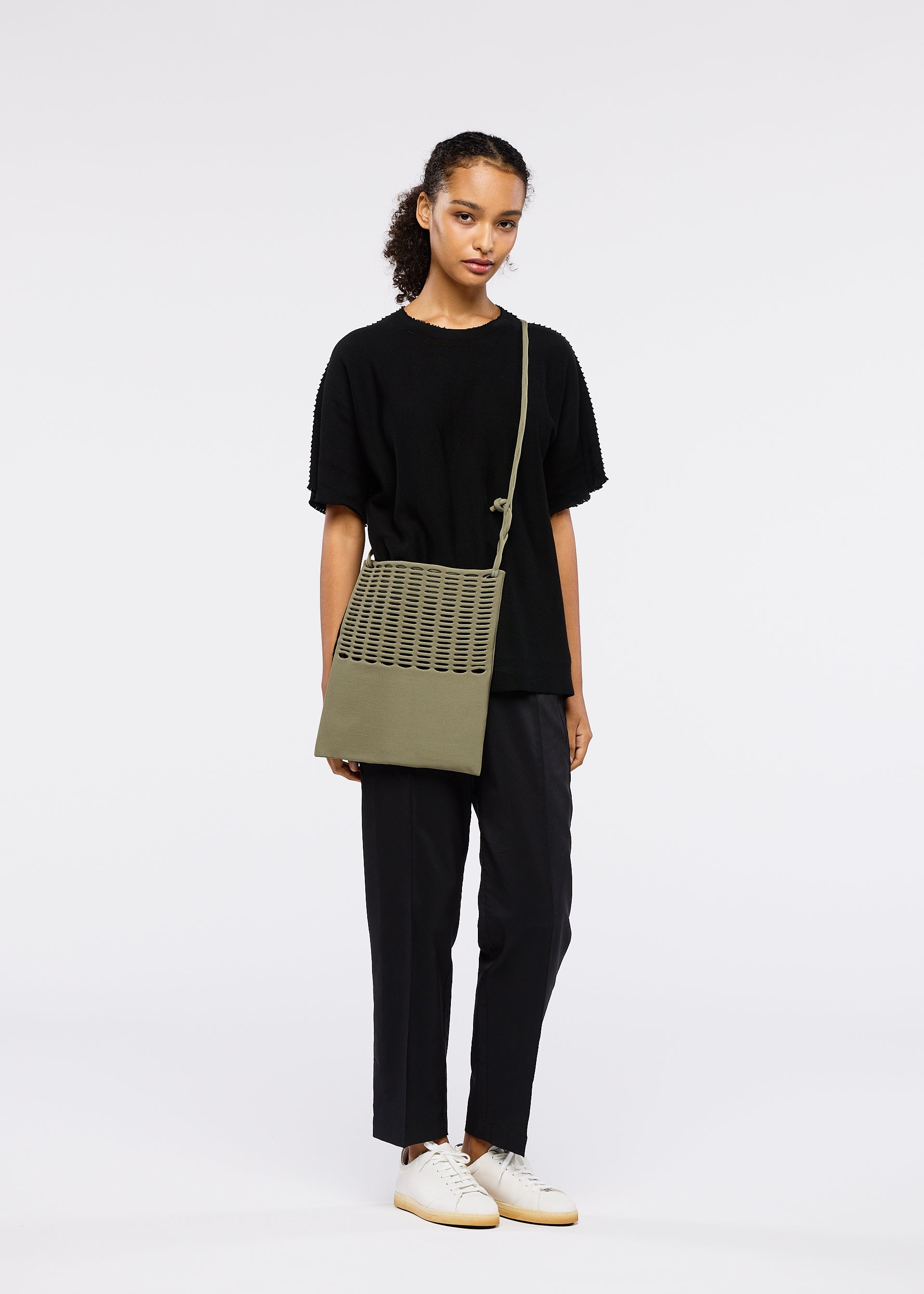 MOKKO FLAP POUCH、バッグ&財布_ショルダーバッグ、着用画像2