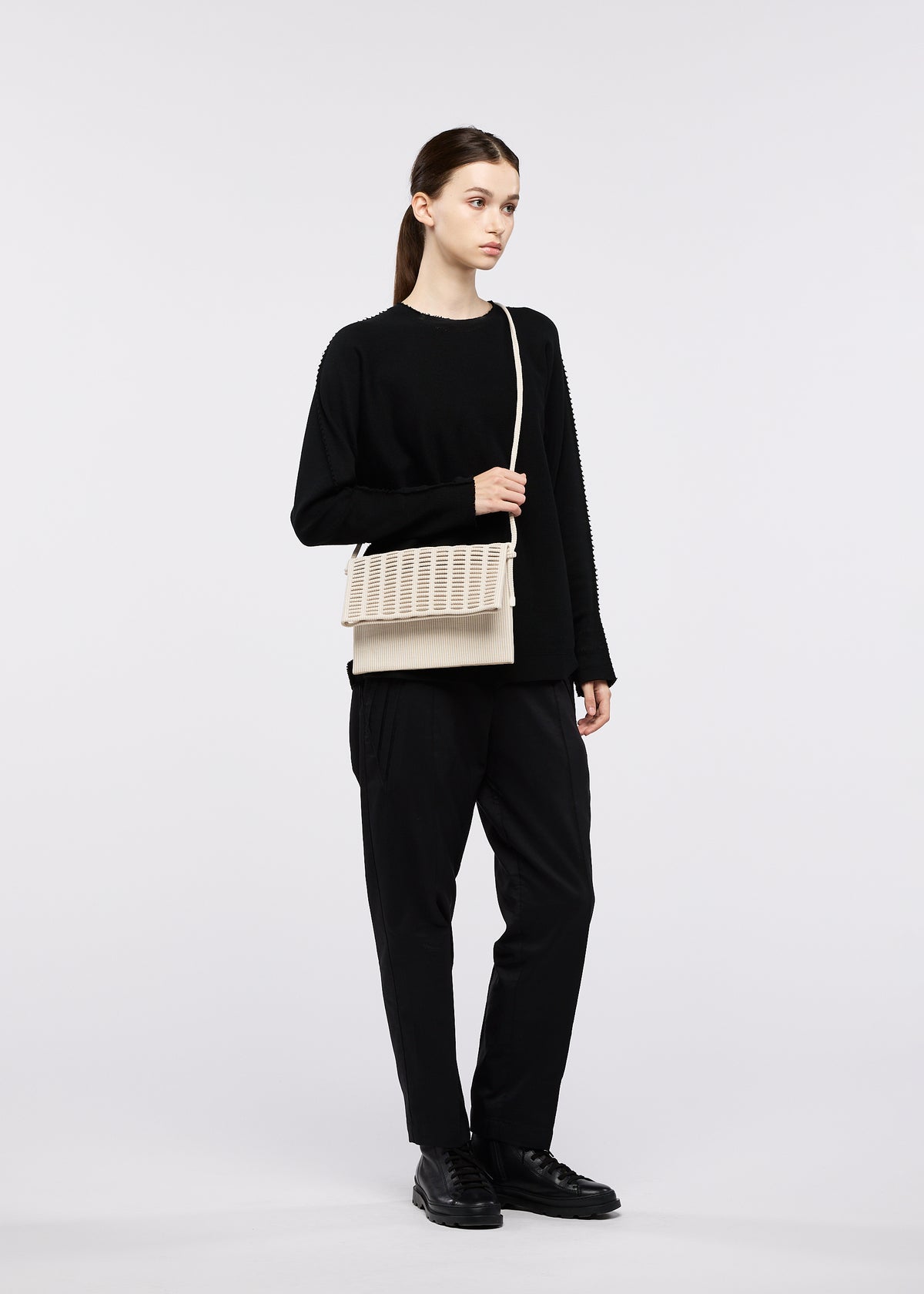 MOKKO WALE、バッグ&財布_ショルダーバッグ、着用画像1