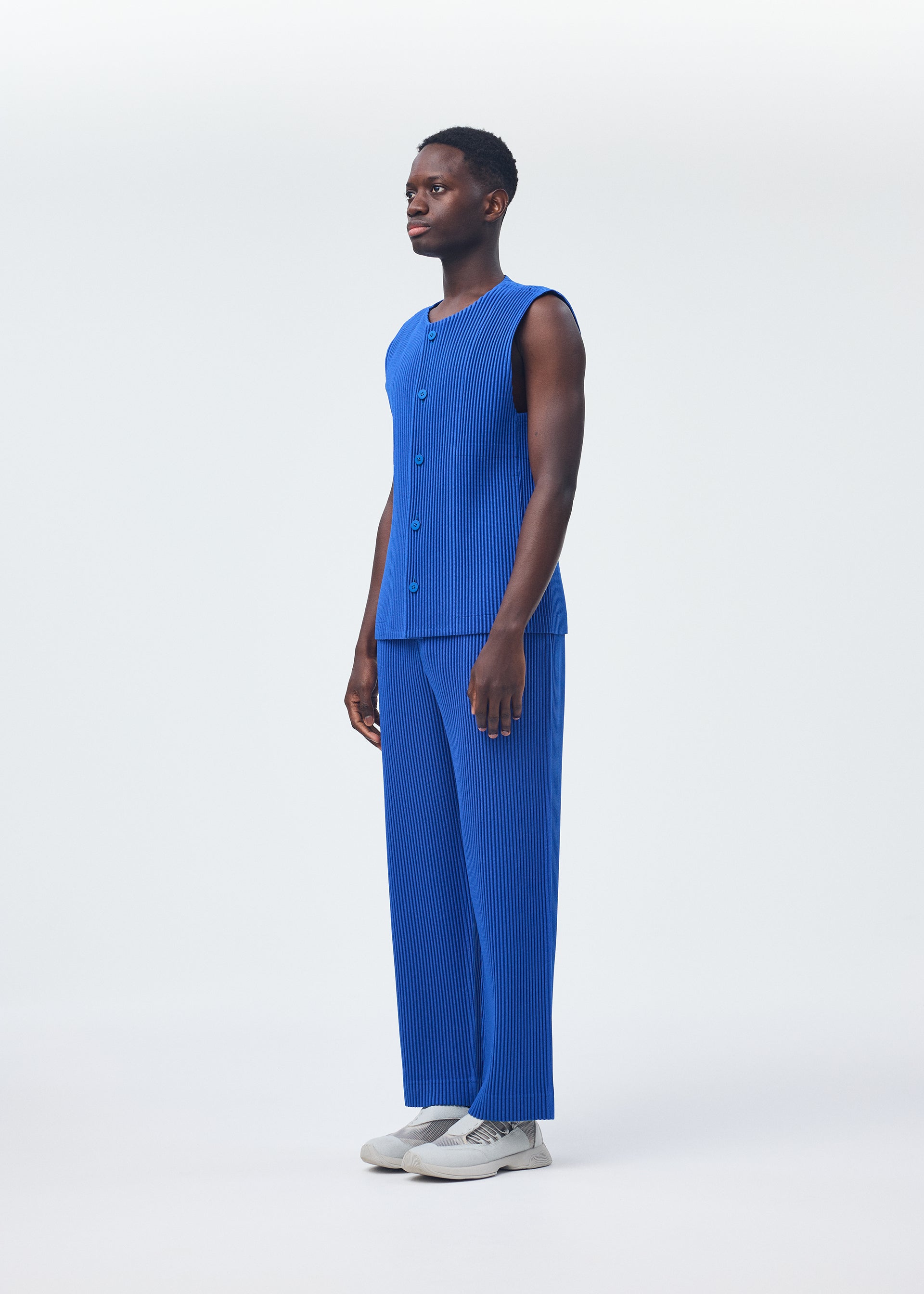 KERSEY PLEATS、メンズ_トップス_ベスト、着用画像2