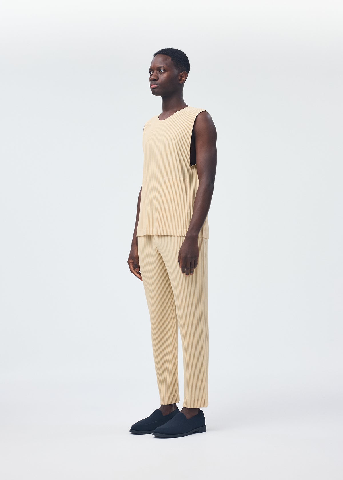 TAILORED PLEATS 2、メンズ_トップス_ベスト、着用画像2