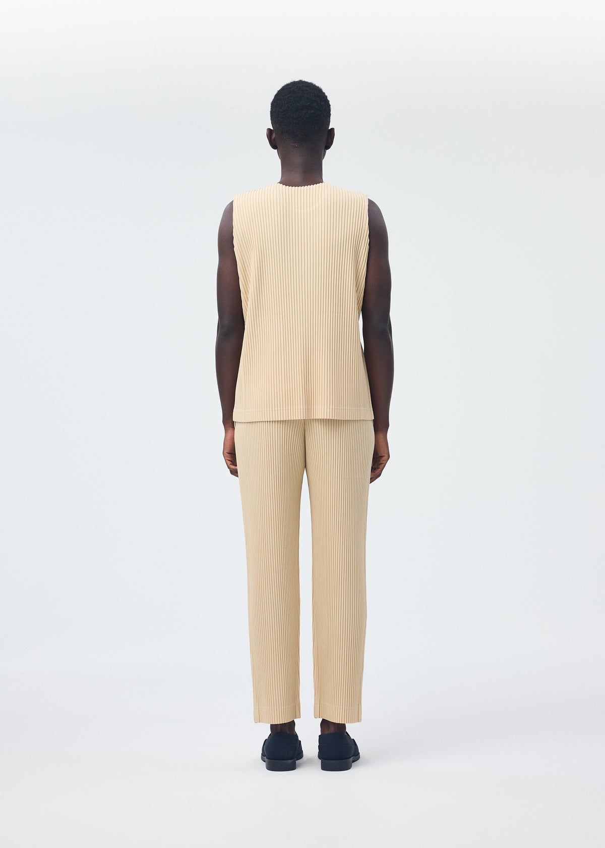 TAILORED PLEATS 2、メンズ_トップス_ベスト、着用画像3