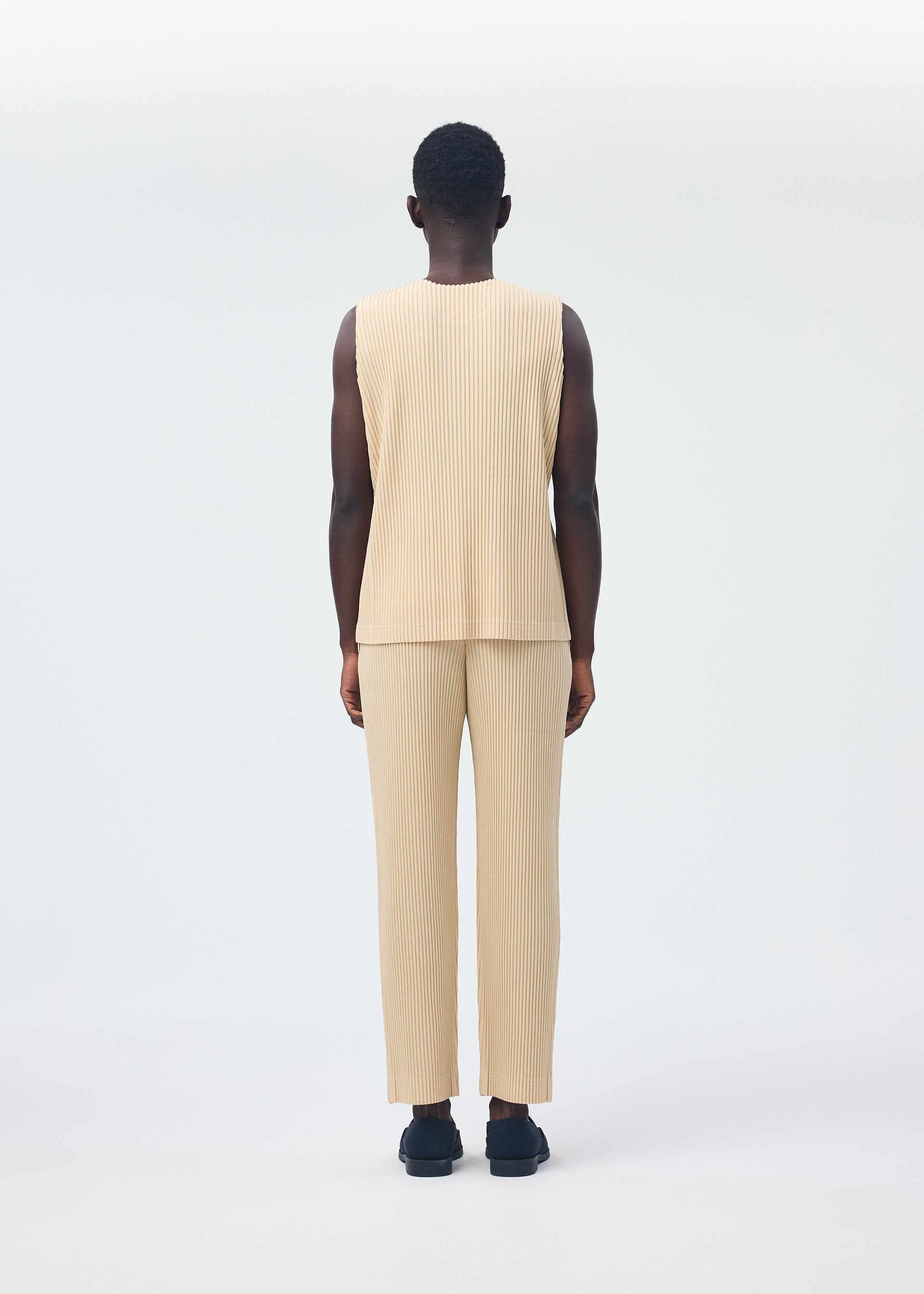 TAILORED PLEATS 2、メンズ_トップス_ベスト、着用画像3
