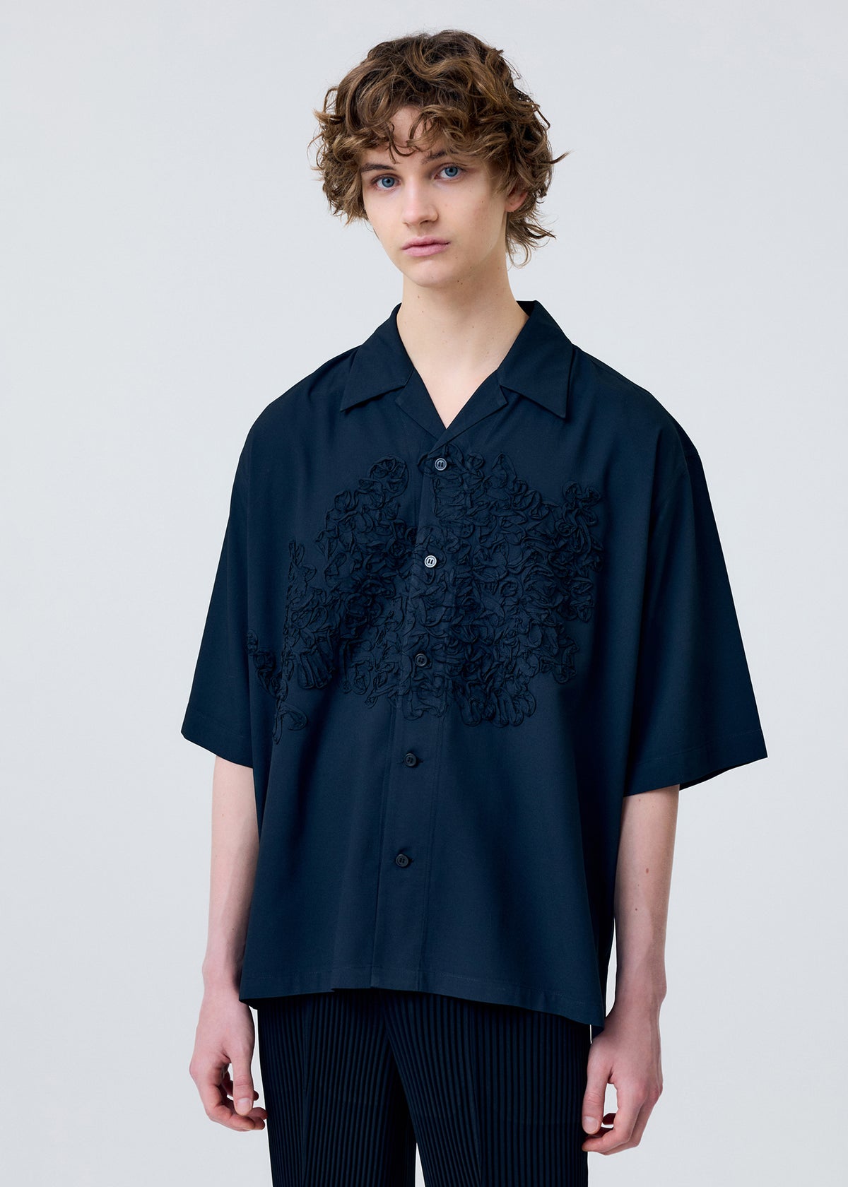 EMBROIDERY PRESS SHIRT、メンズ_トップス_シャツ、着用画像3