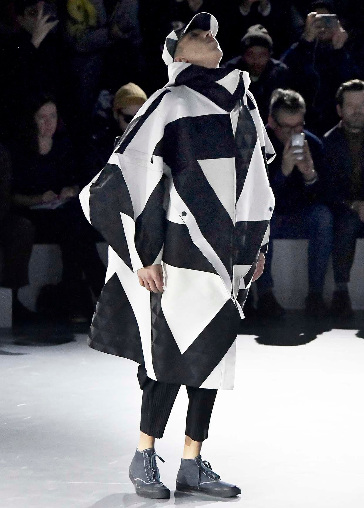 HOMME PLISSÉ ISSEY MIYAKE AUTUMN WINTER 20/21 コレクション14