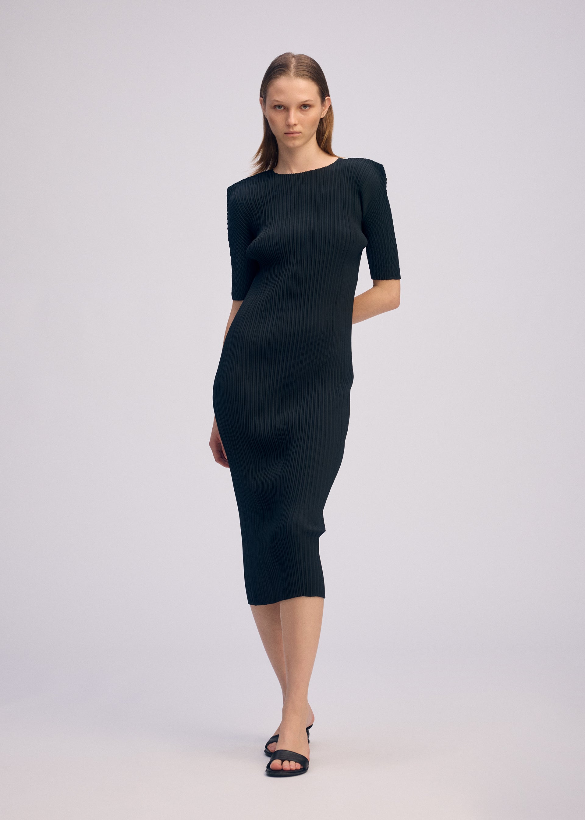 BOX SHOULDER PLEATS、ウィメンズ_ワンピース、着用画像2