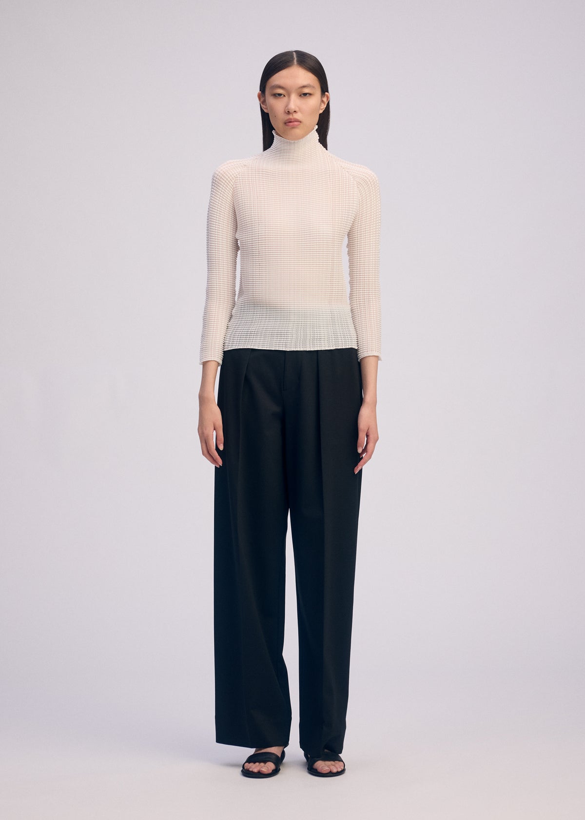 WOOLY PLEATS BK/WT-66、ウィメンズ_トップス_トップ、着用画像1