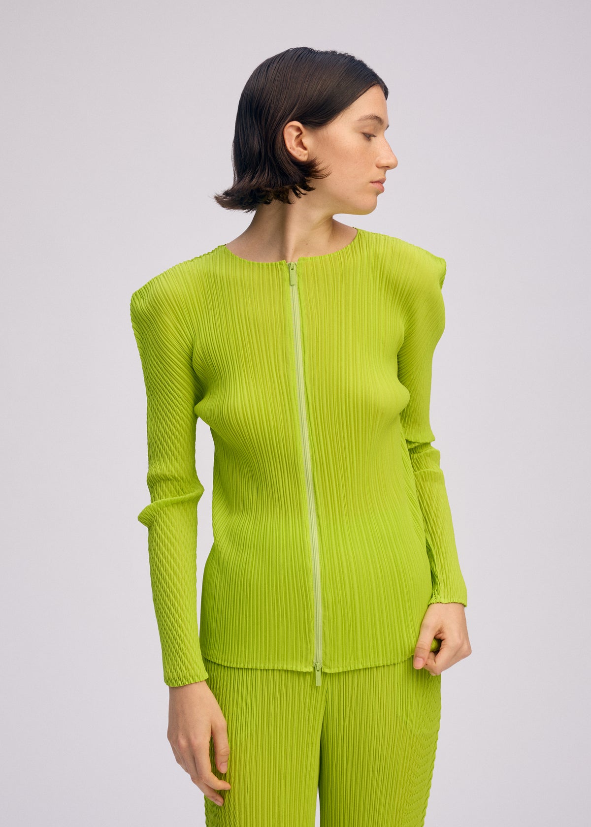 BOX SHOULDER PLEATS、ウィメンズ_トップス_カーディガン、着用画像3