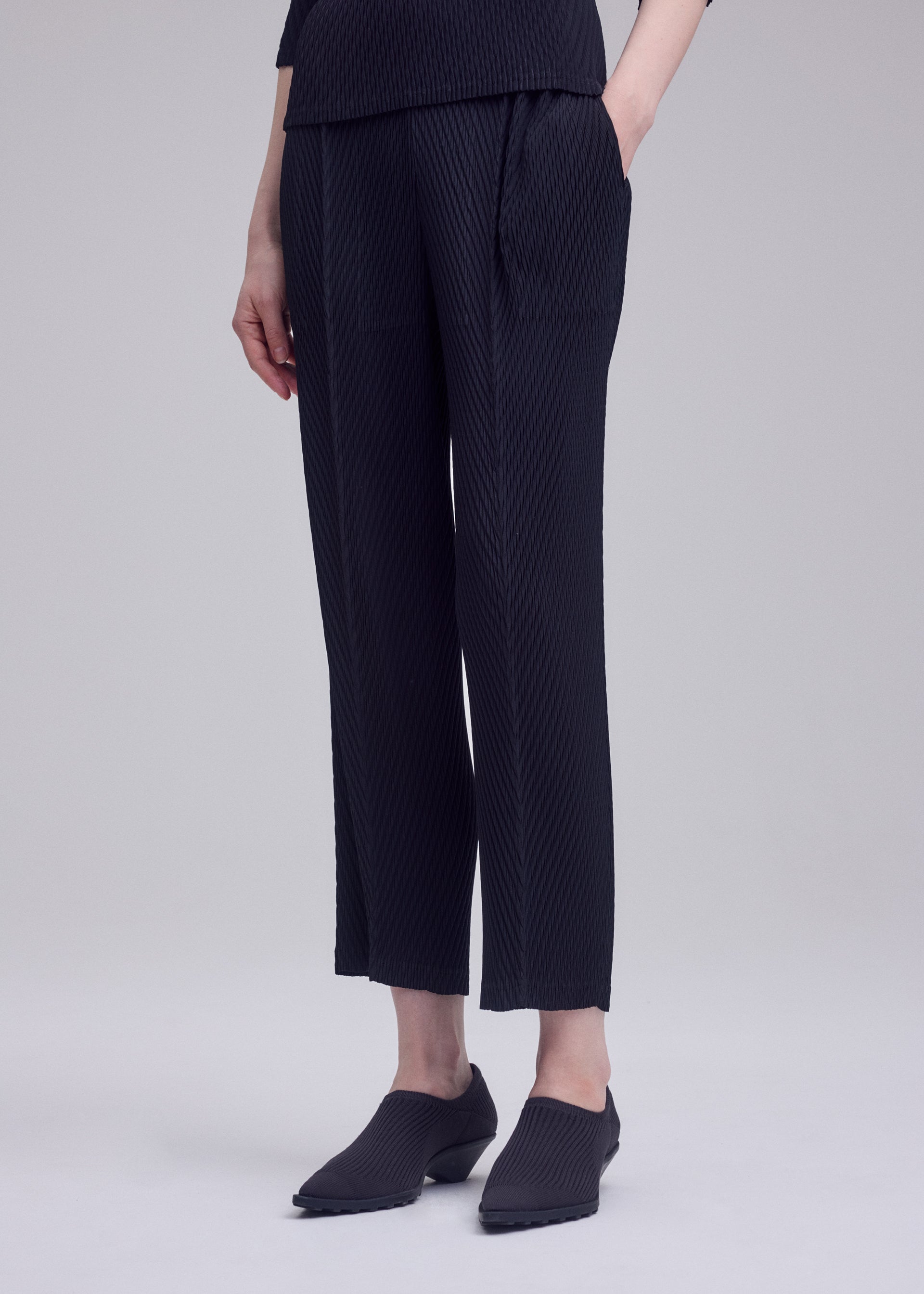 RHOMBUS PLEATS、ウィメンズ_パンツ、着用画像3