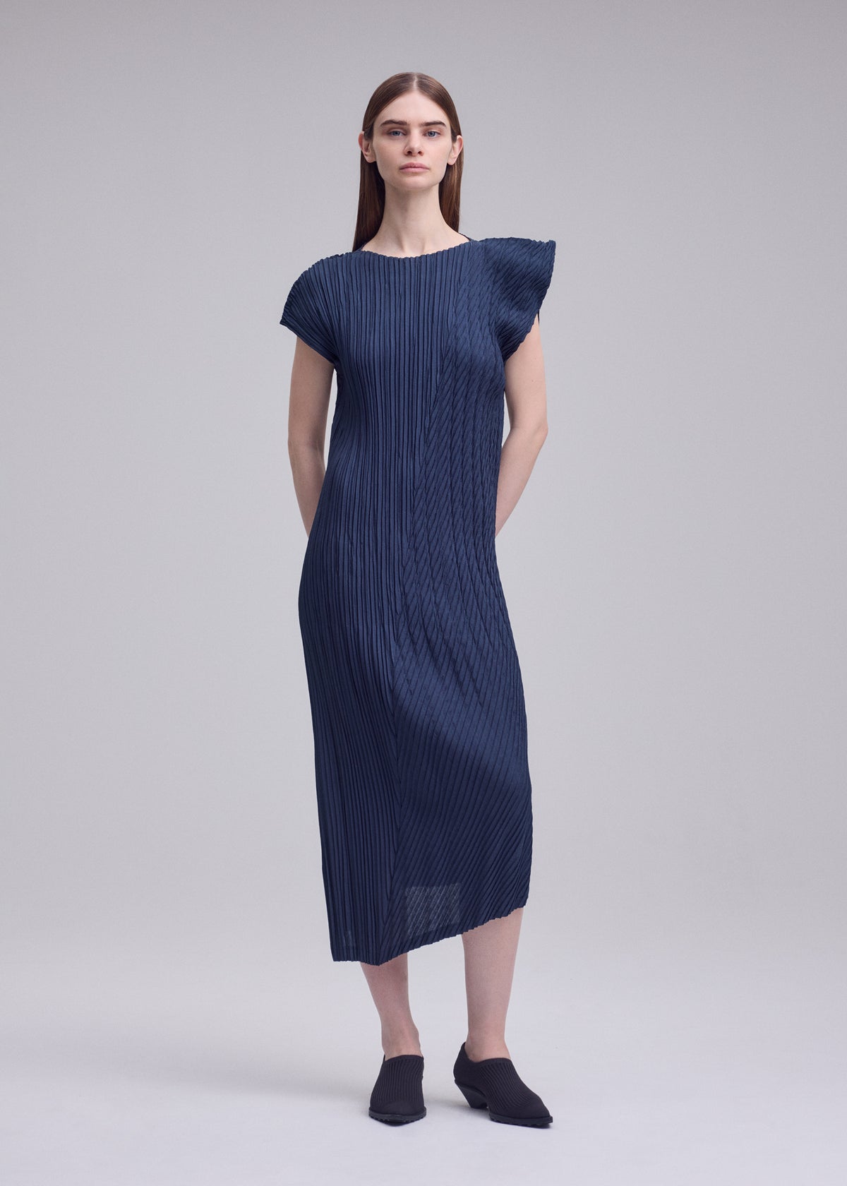 UNFURLING PLEATS、ウィメンズ_ワンピース、着用画像2