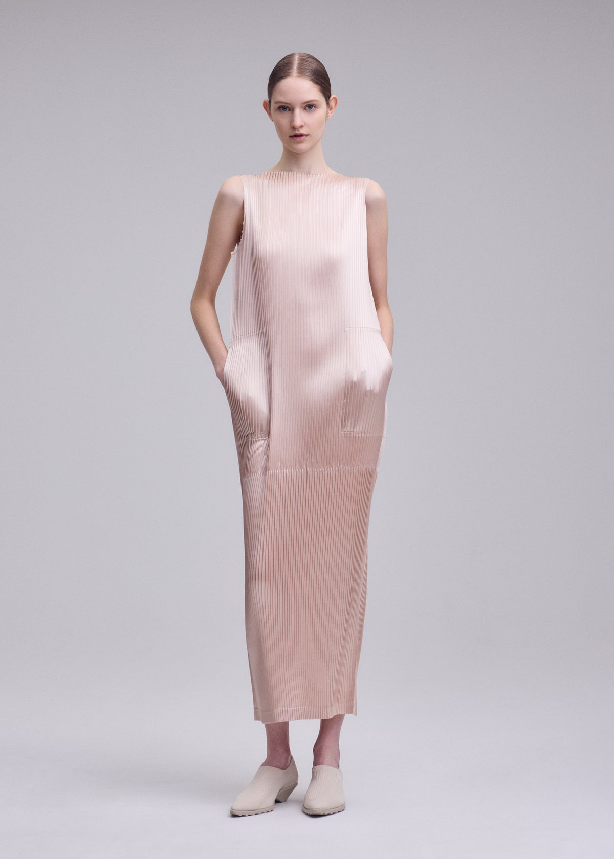 GLOSSED PANELS PLEATS、ウィメンズ_ワンピース、着用画像3