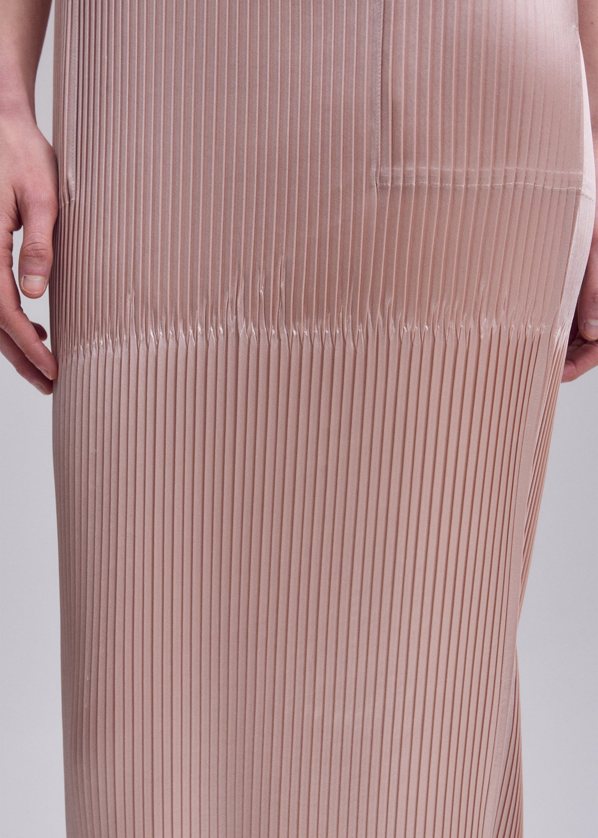 GLOSSED PANELS PLEATS、ウィメンズ_ワンピース、着用画像4