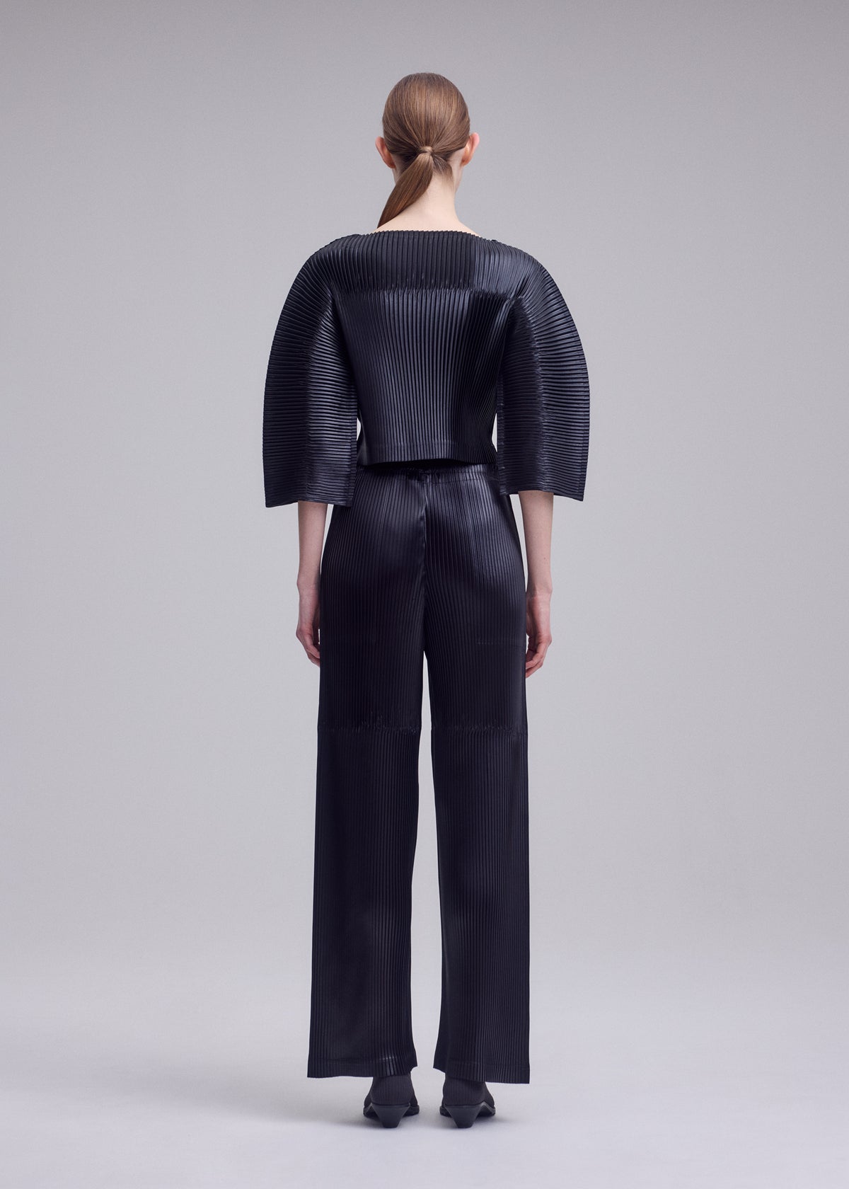 GLOSSED PANELS PLEATS、ウィメンズ_トップス_トップ、着用画像2