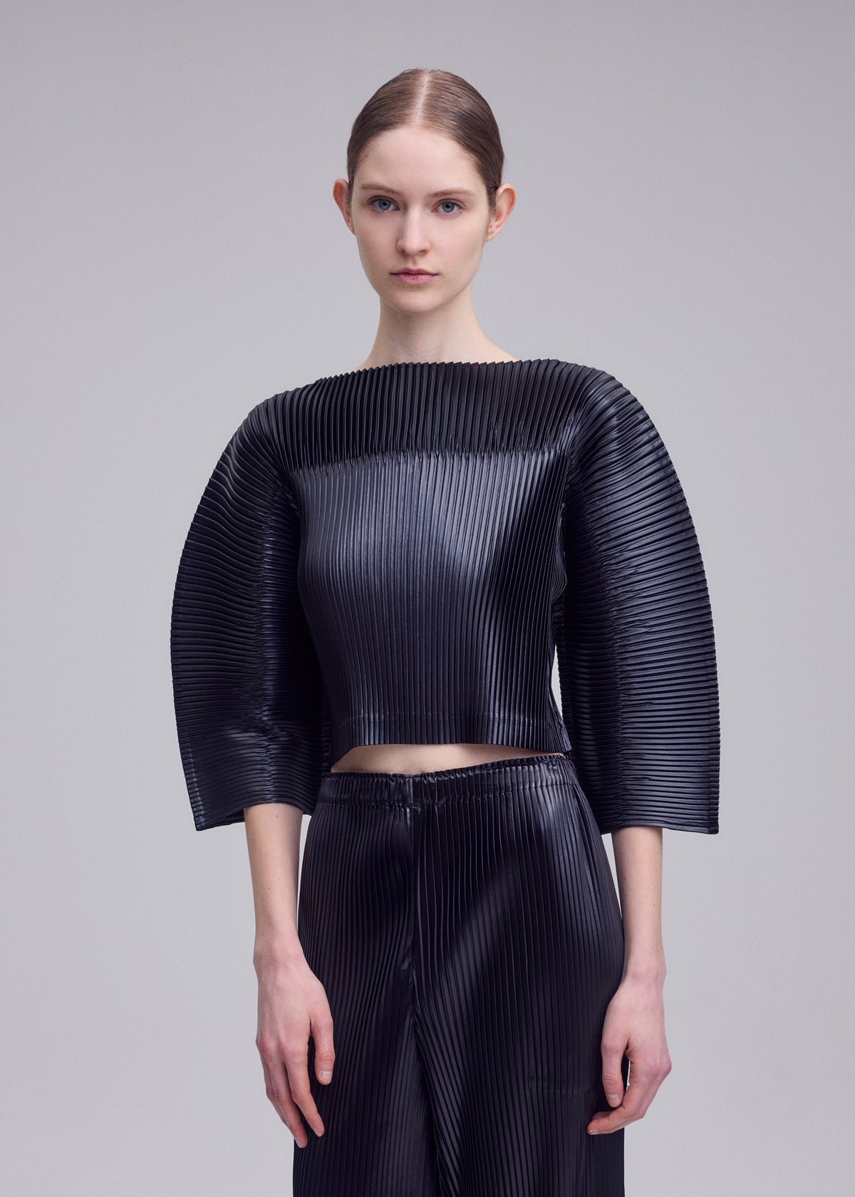 GLOSSED PANELS PLEATS、ウィメンズ_トップス_トップ、着用画像3