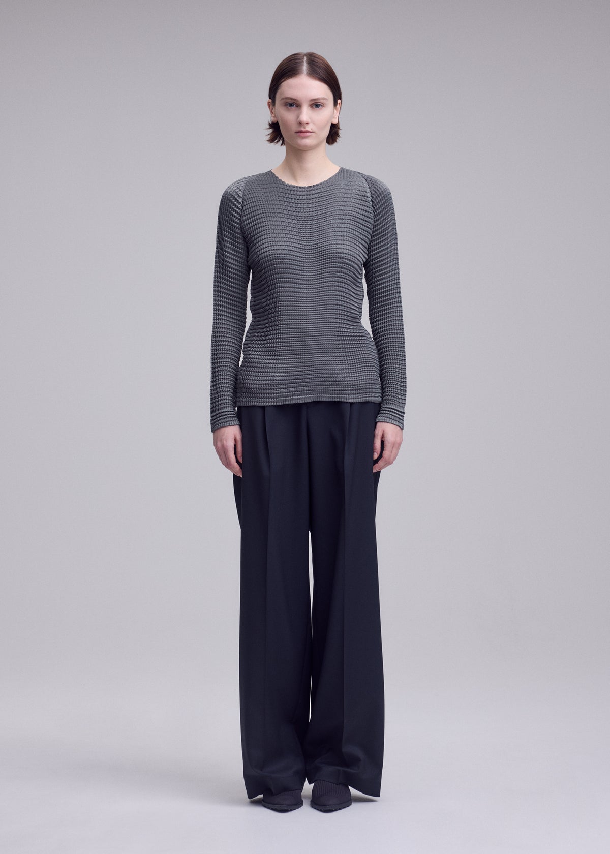 SUEDE LIKE PLEATS、ウィメンズ_トップス_トップ、着用画像1