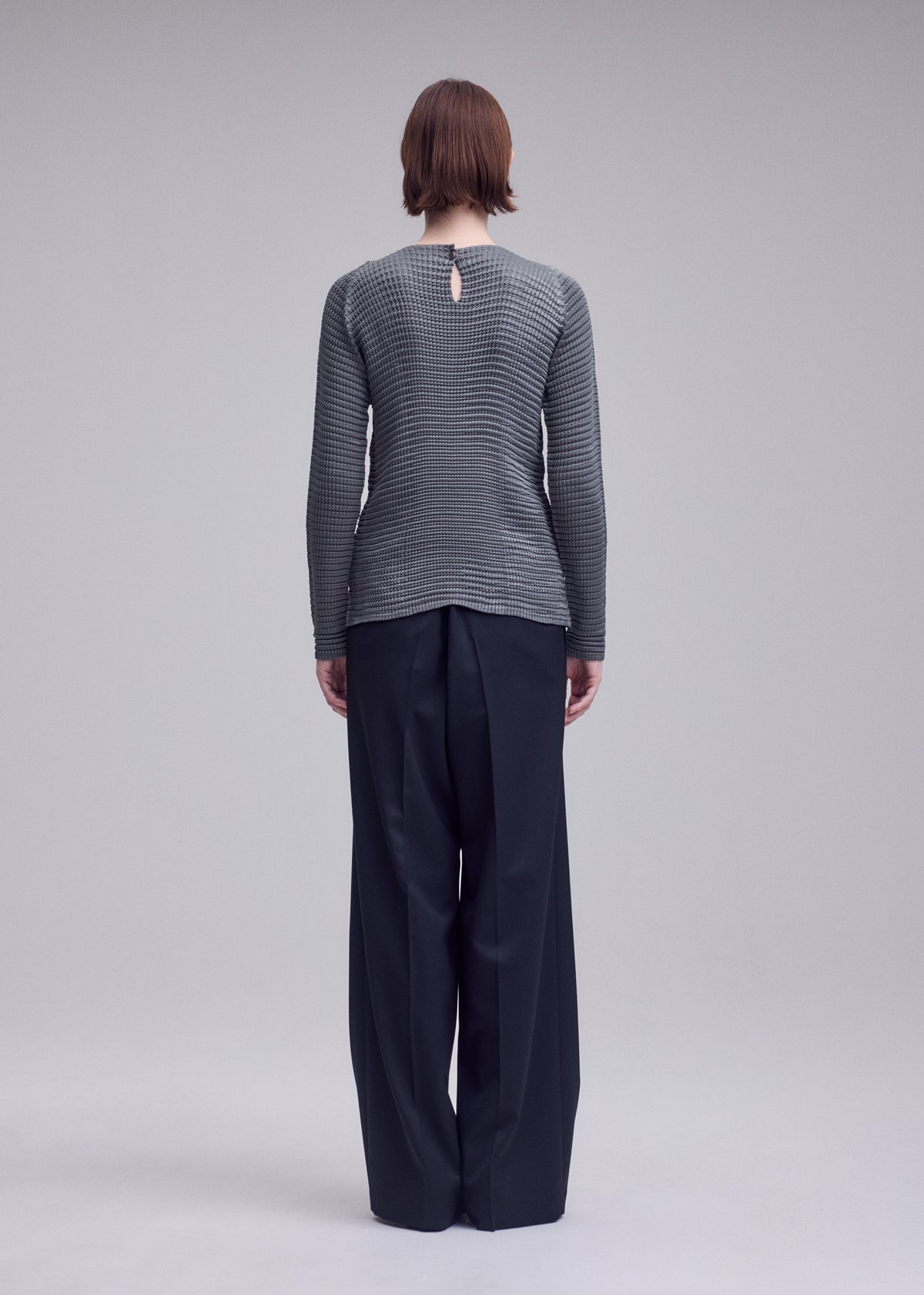 SUEDE LIKE PLEATS、ウィメンズ_トップス_トップ、着用画像2