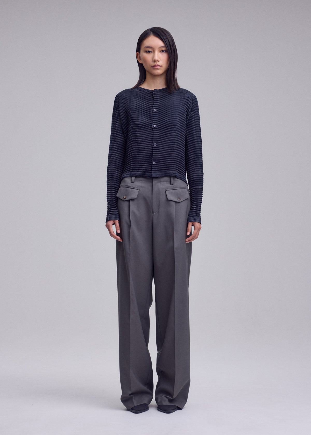SUEDE LIKE PLEATS、ウィメンズ_トップス_カーディガン、着用画像1