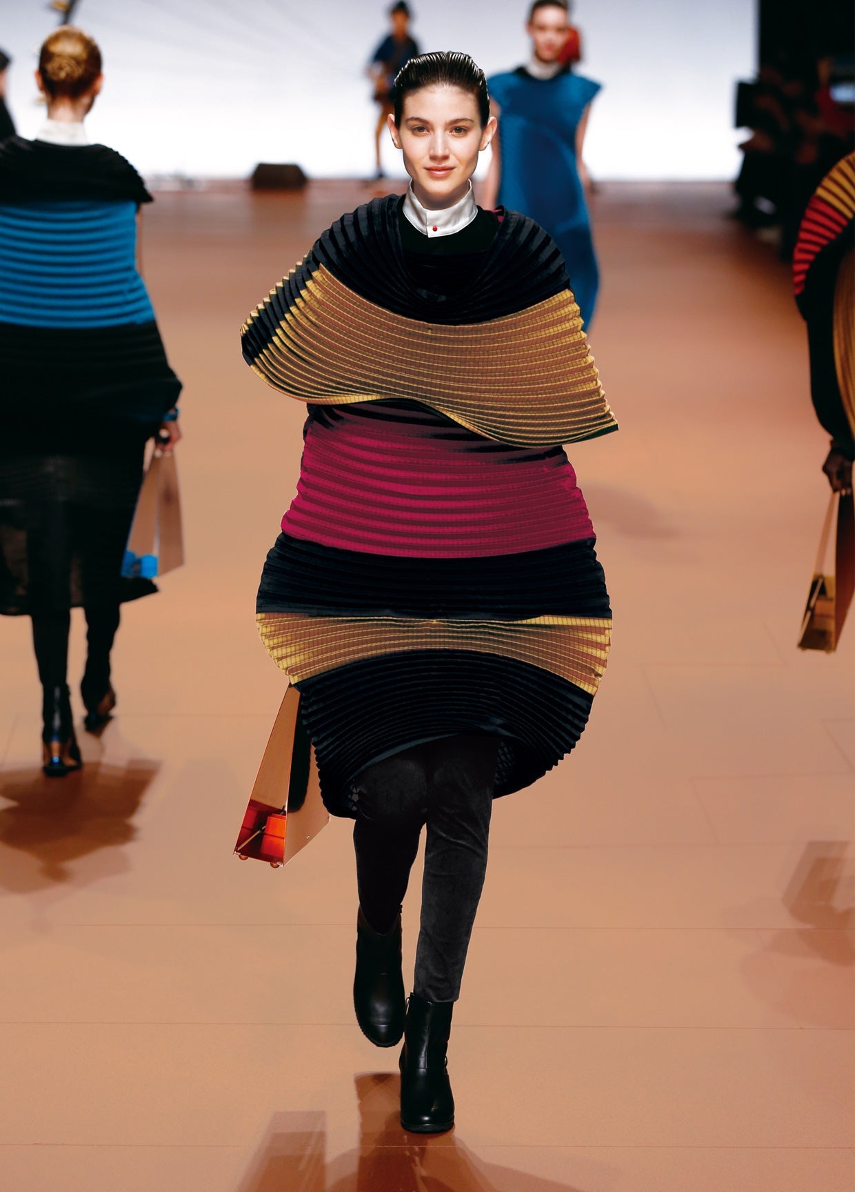 ISSEY MIYAKE AUTUMN WINTER 2014 コレクション 04