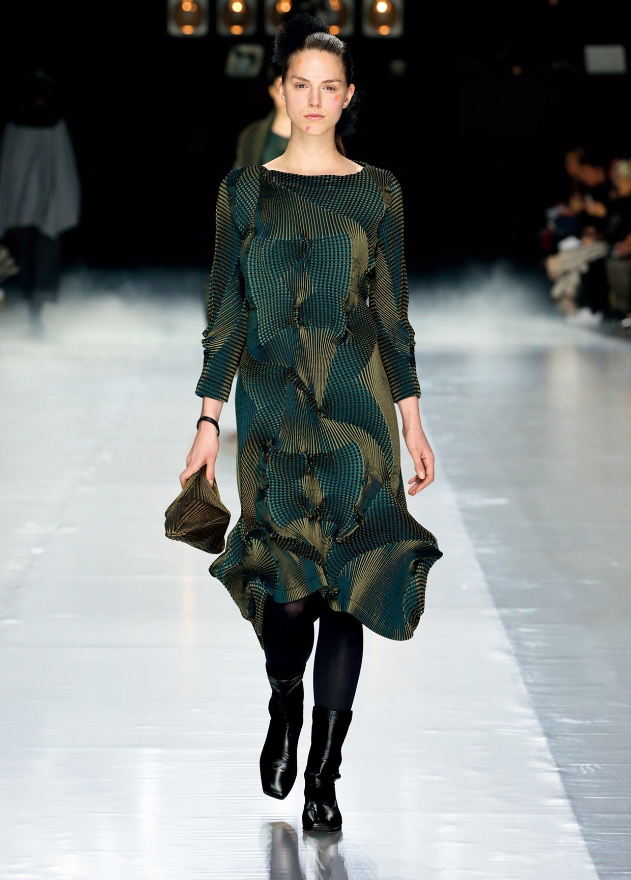 ISSEY MIYAKE AUTUMN WINTER 2016 コレクション24