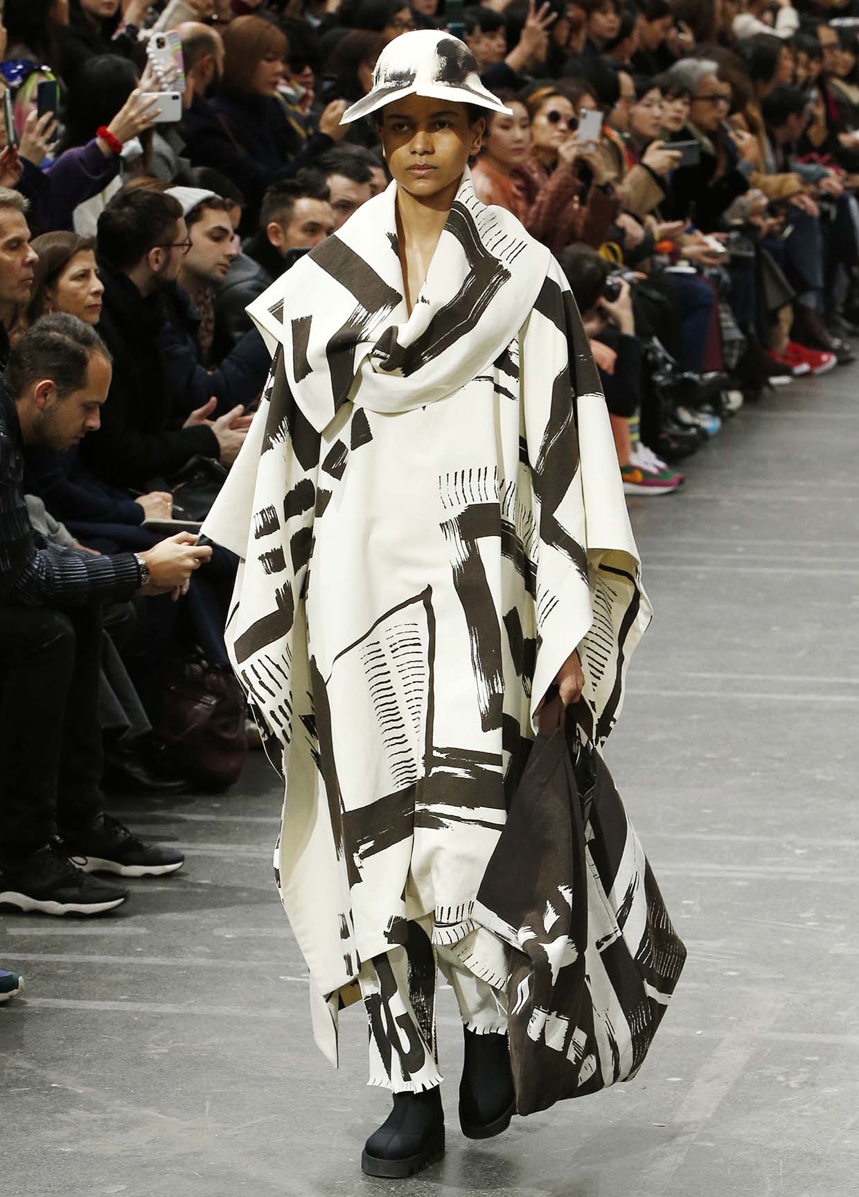 ISSEY MIYAKE AUTUMN WINTER 2020/21 コレクション 28