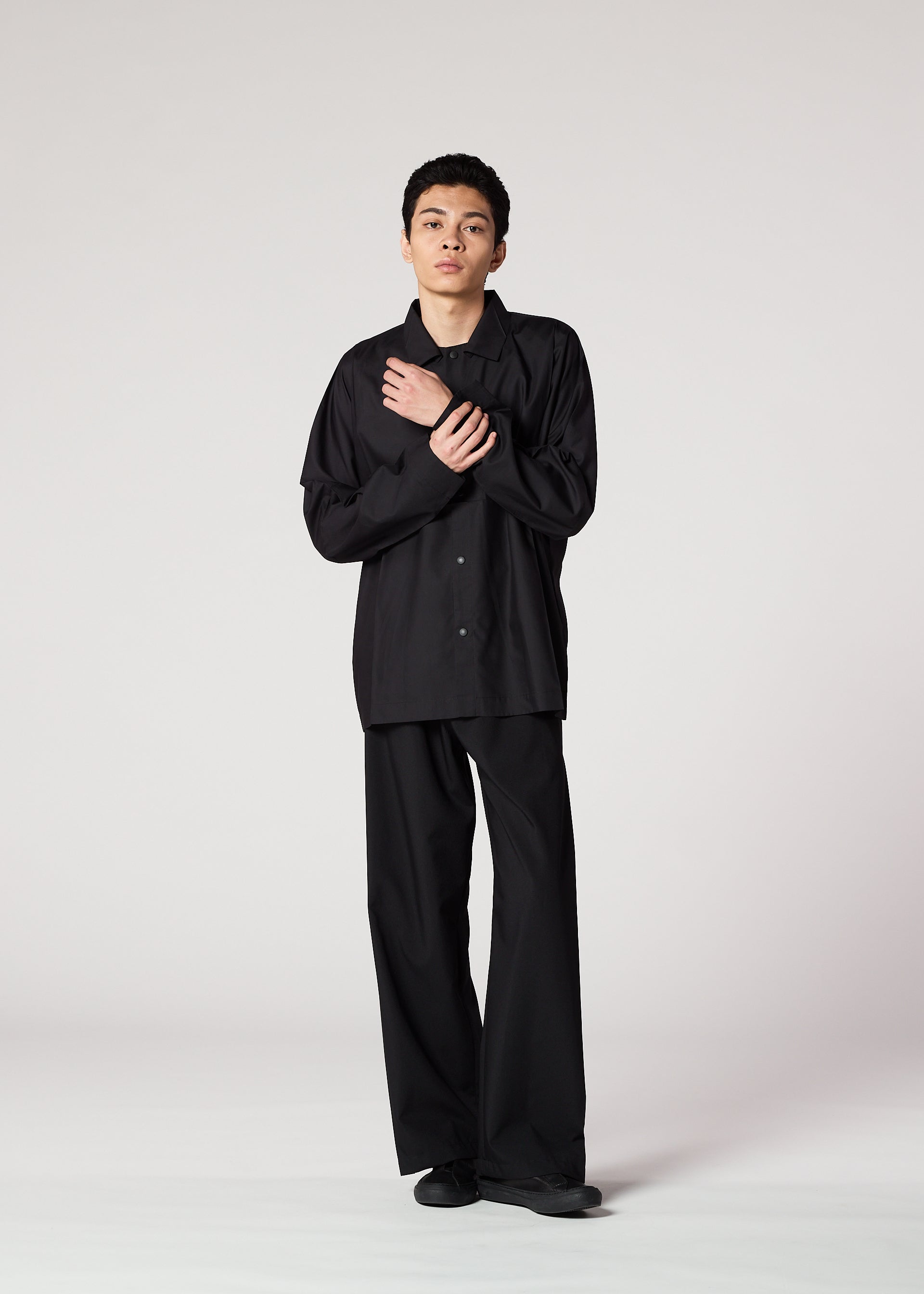 COMPACT SHIRT BLACK、メンズ_トップス_シャツ、着用画像4
