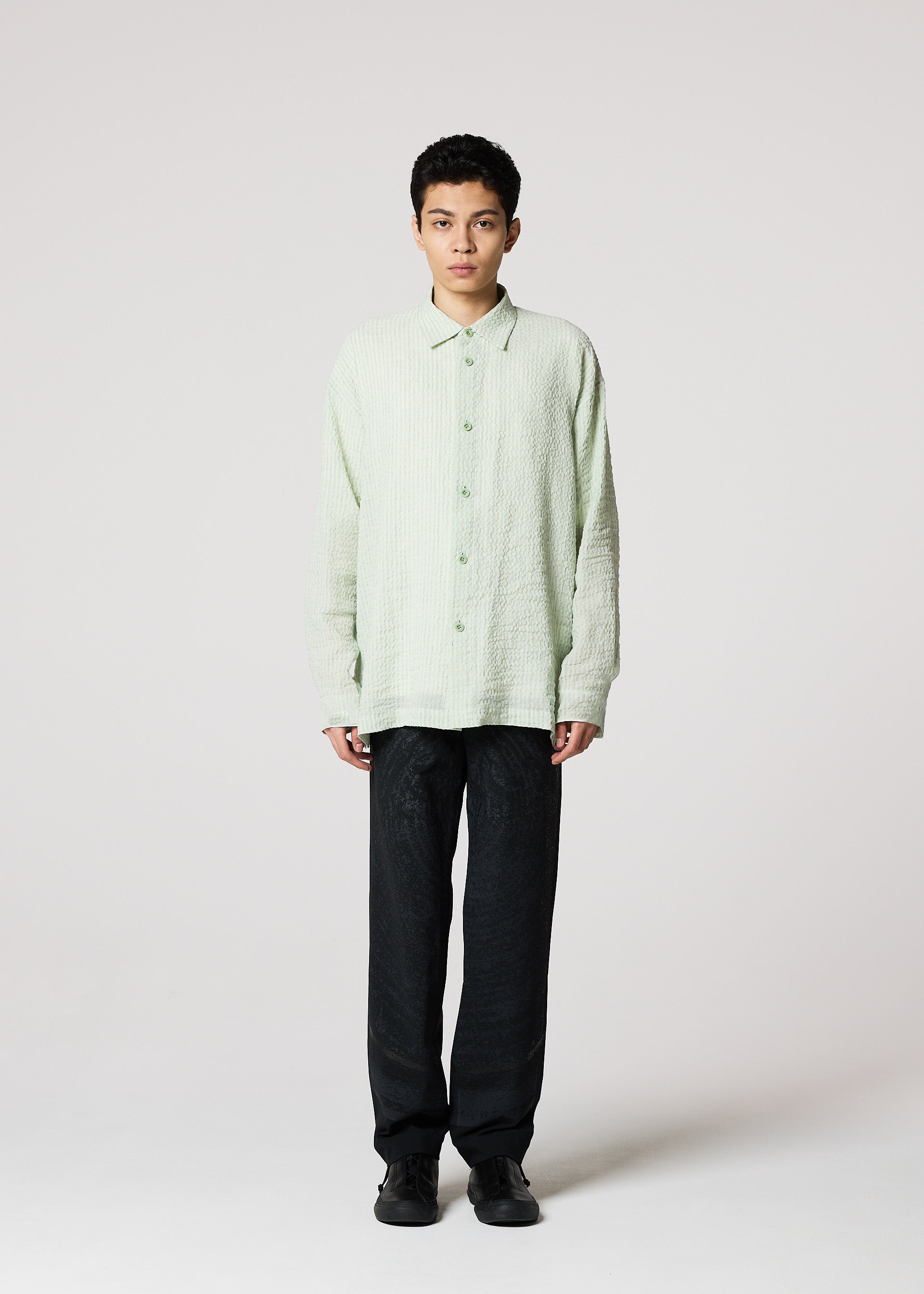 STRIPE LINEN SHRINK、メンズ_トップス_シャツ、着用画像1