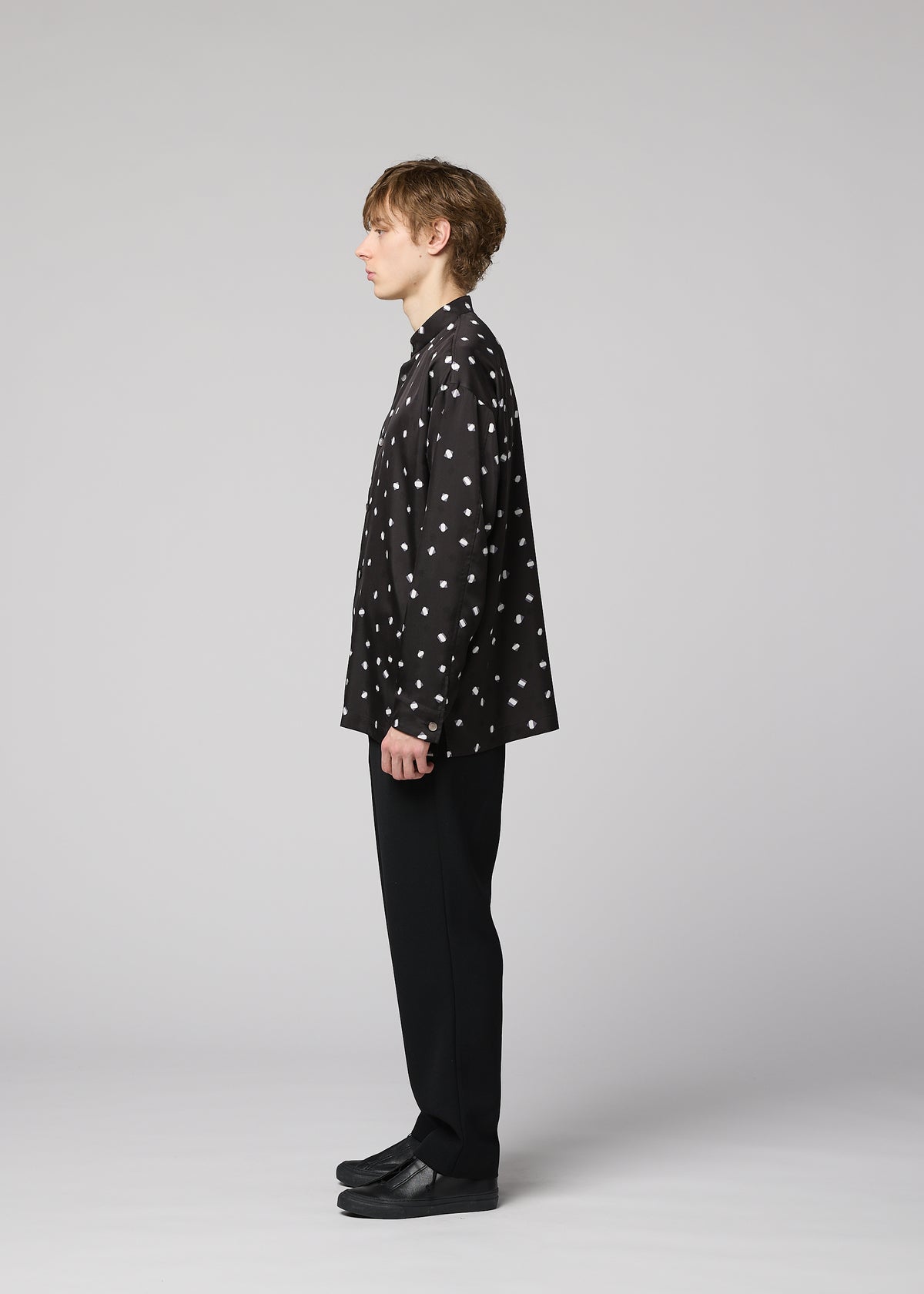 MERRY SATIN SHIRT、メンズ_トップス_シャツ、着用画像2