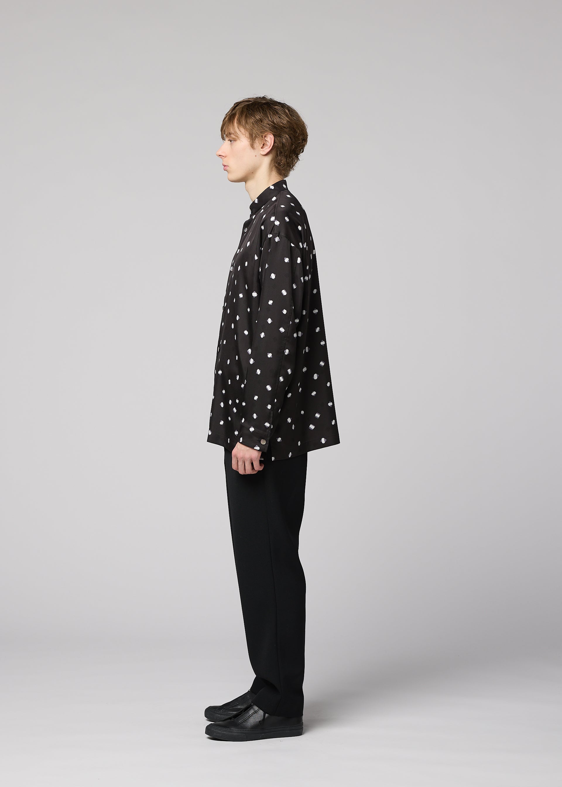 MERRY SATIN SHIRT、メンズ_トップス_シャツ、着用画像2
