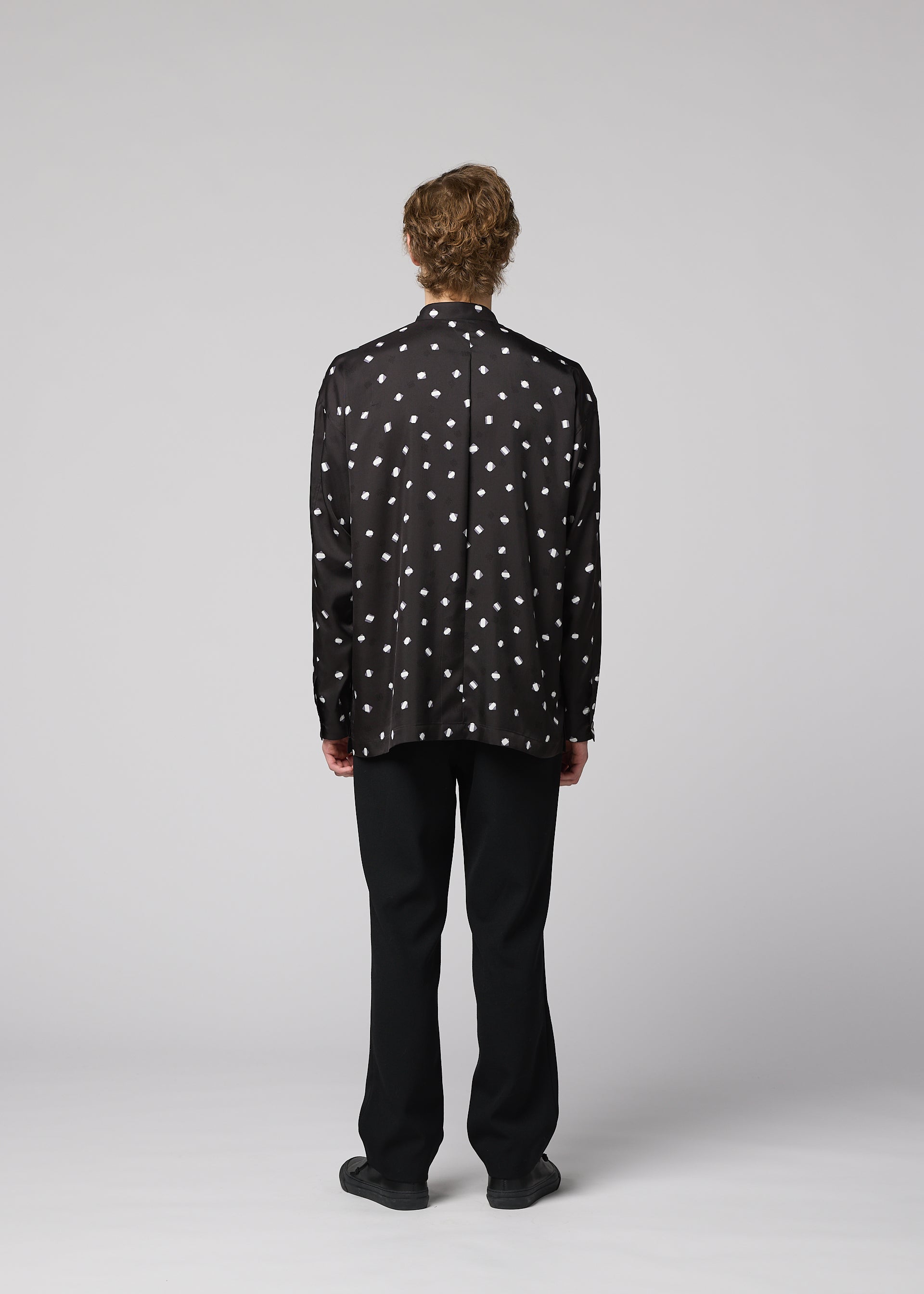 MERRY SATIN SHIRT、メンズ_トップス_シャツ、着用画像3