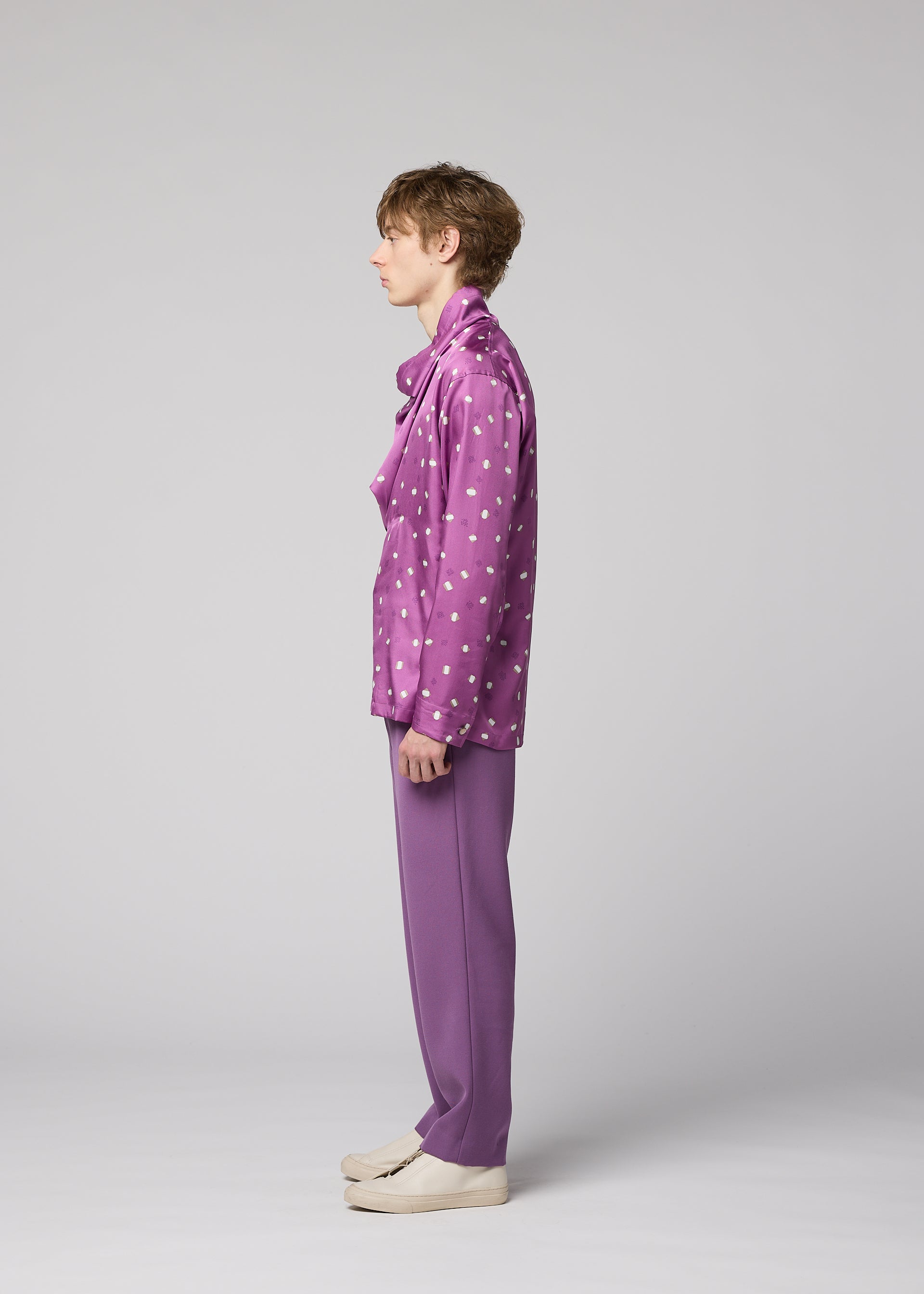 MERRY SATIN SHIRT、メンズ_トップス_シャツ、着用画像2