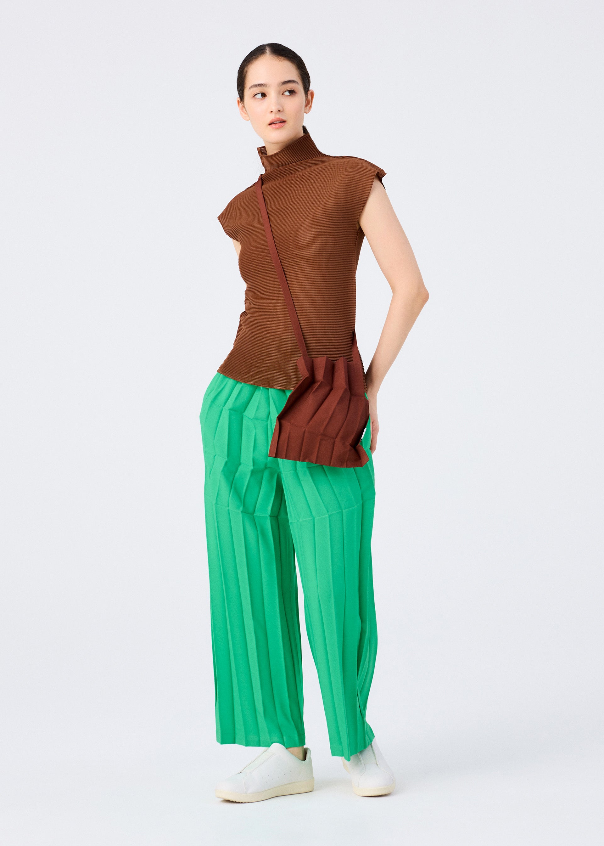 ZIG ZAG PLEATS BAG、バッグ&財布_ショルダーバッグ、着用画像2