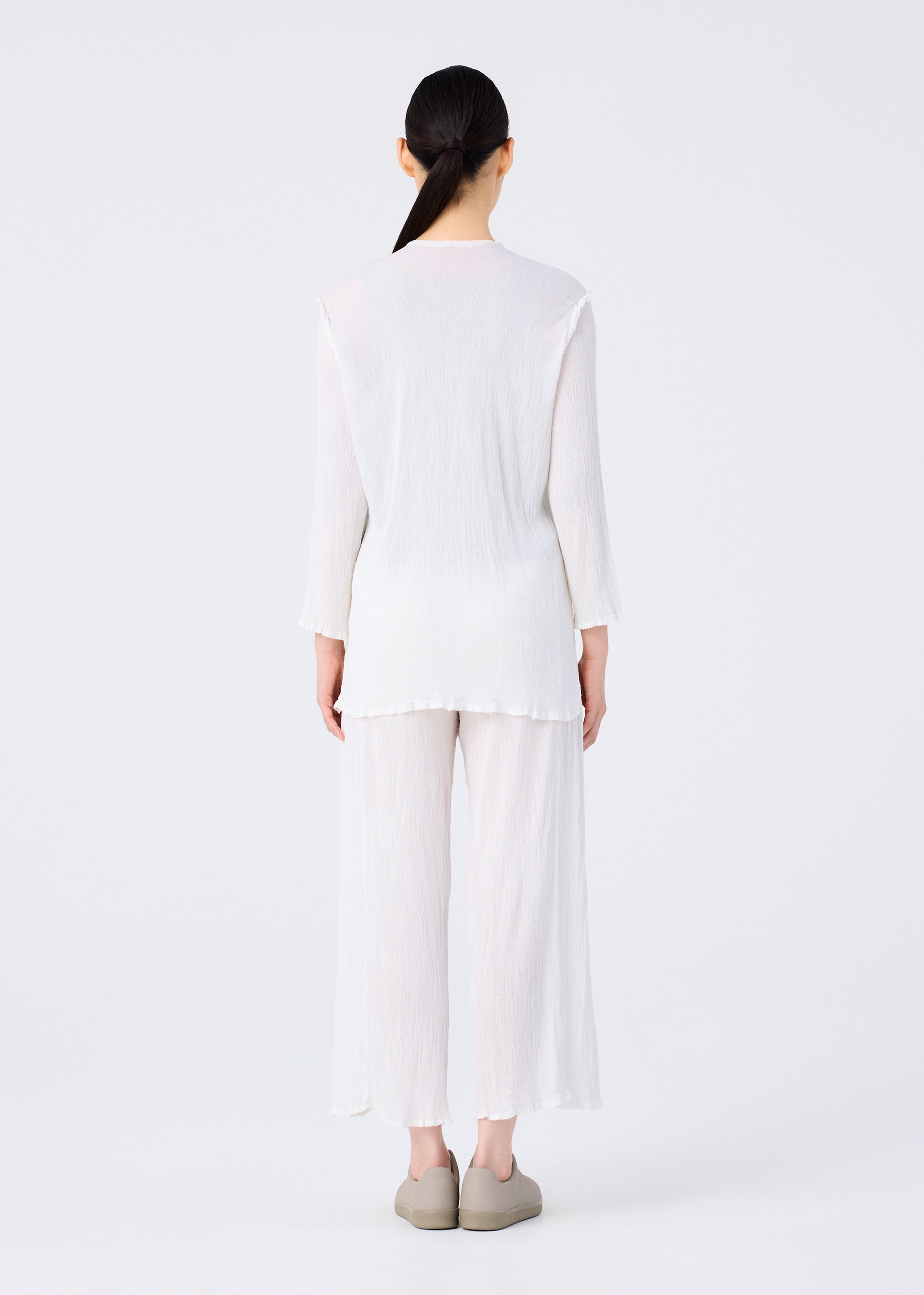 SEE-THROUGH CREPE COLOR、ウィメンズ_パンツ、着用画像2