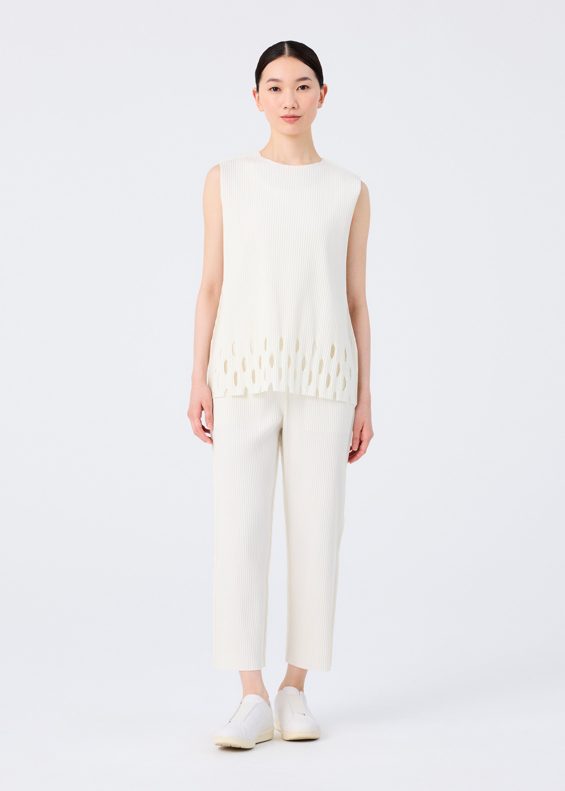 FINE KNIT PLEATS BOTTOM 3、ウィメンズ_パンツ、着用画像1
