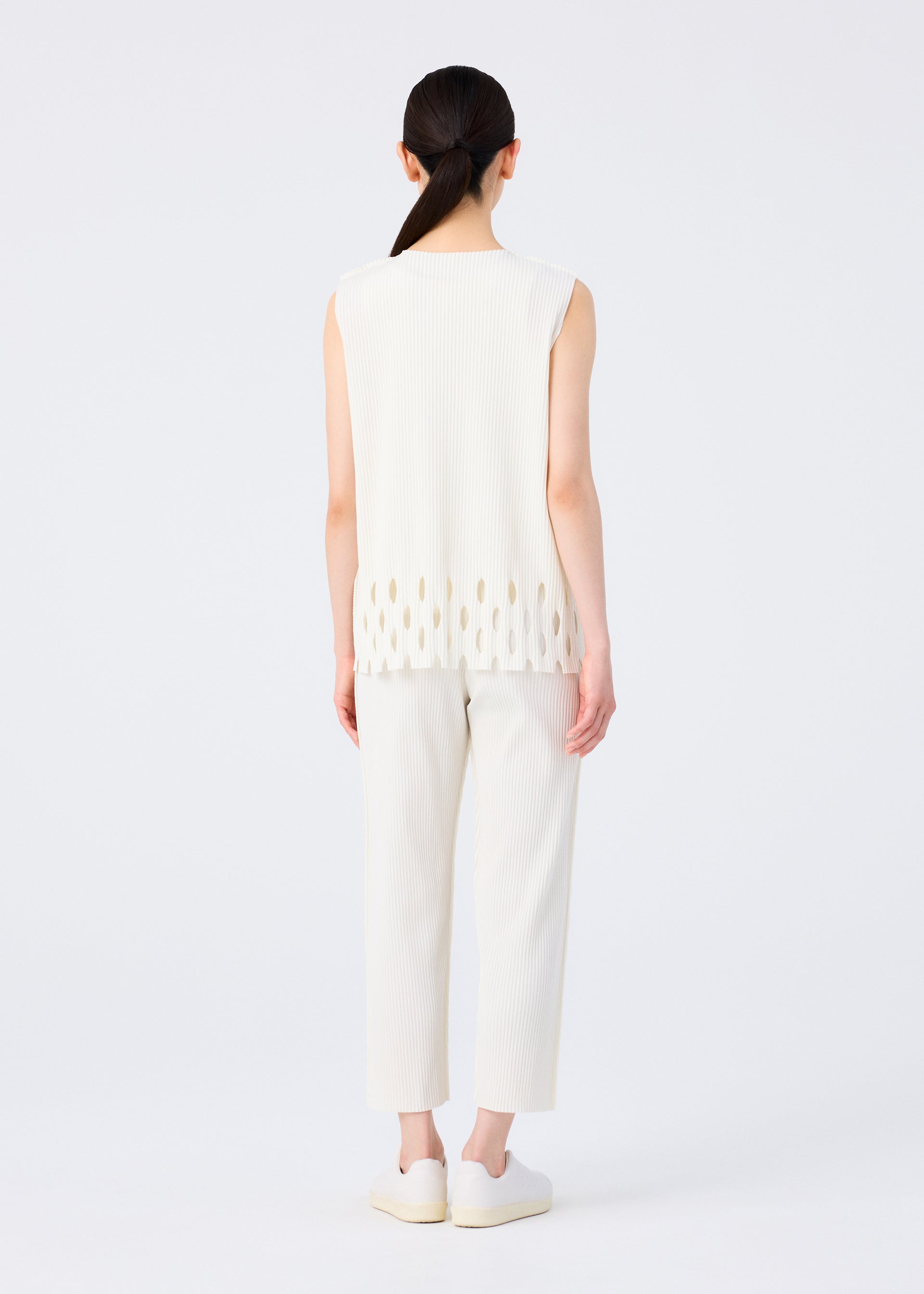 FINE KNIT PLEATS BOTTOM 3、ウィメンズ_パンツ、着用画像2