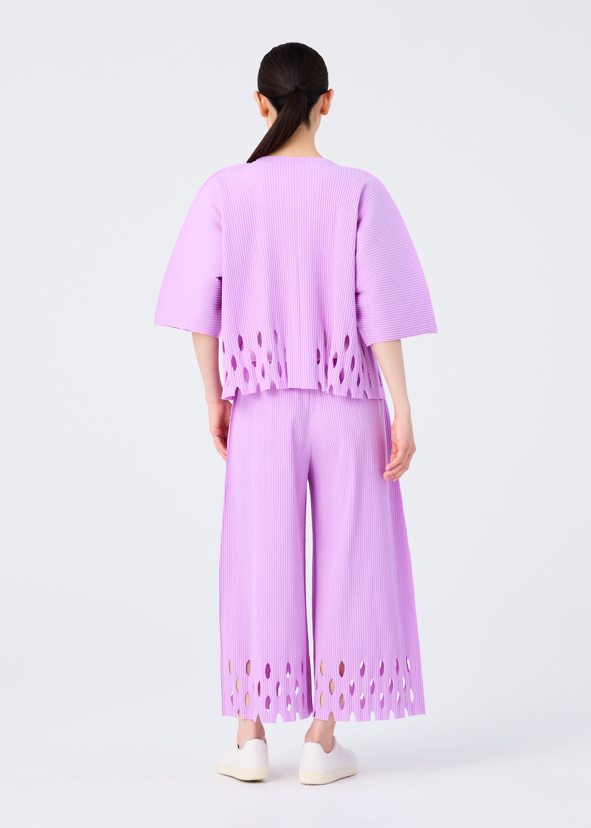 FINE KNIT PLEATS BOTTOM 3、ウィメンズ_パンツ、着用画像2