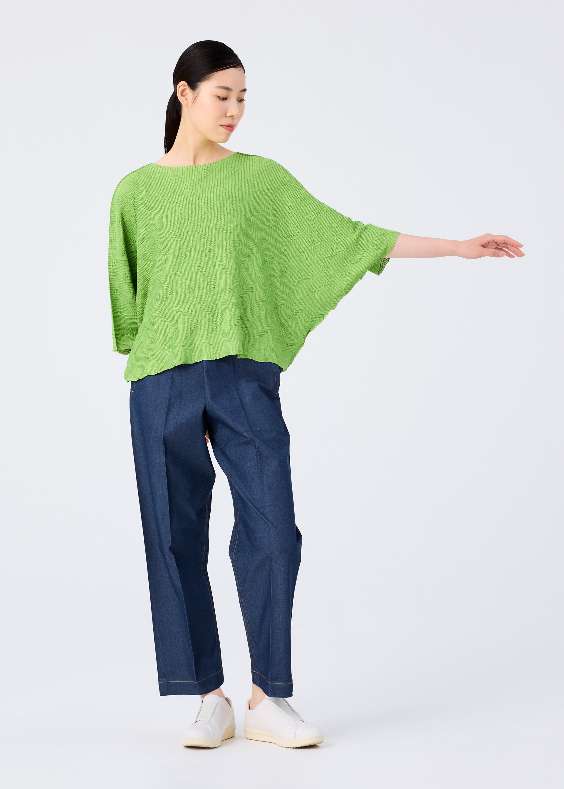 WAVE KNIT STRETCH PLEATS、ウィメンズ_トップス_トップ、着用画像4