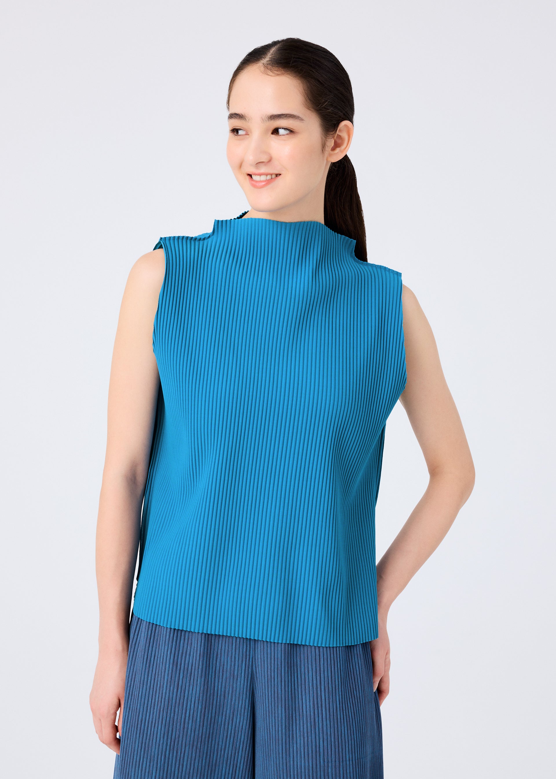 ROUND PLEATS、ウィメンズ_トップス_トップ、着用画像1